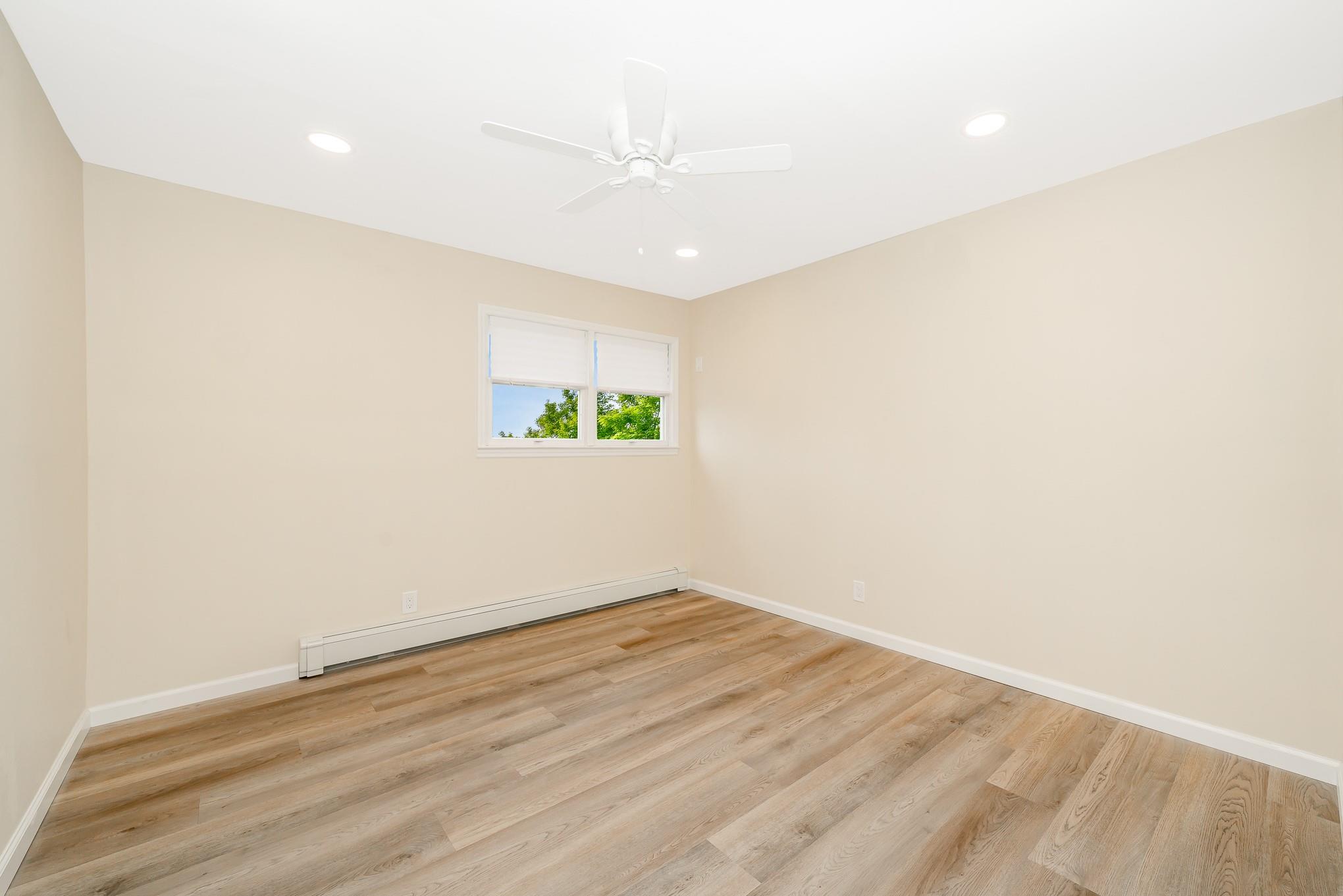 Lindenhurst, New York, 11757, United States, 4 Bedrooms Bedrooms, ,2 BathroomsBathrooms,Residential,For Sale,1899755