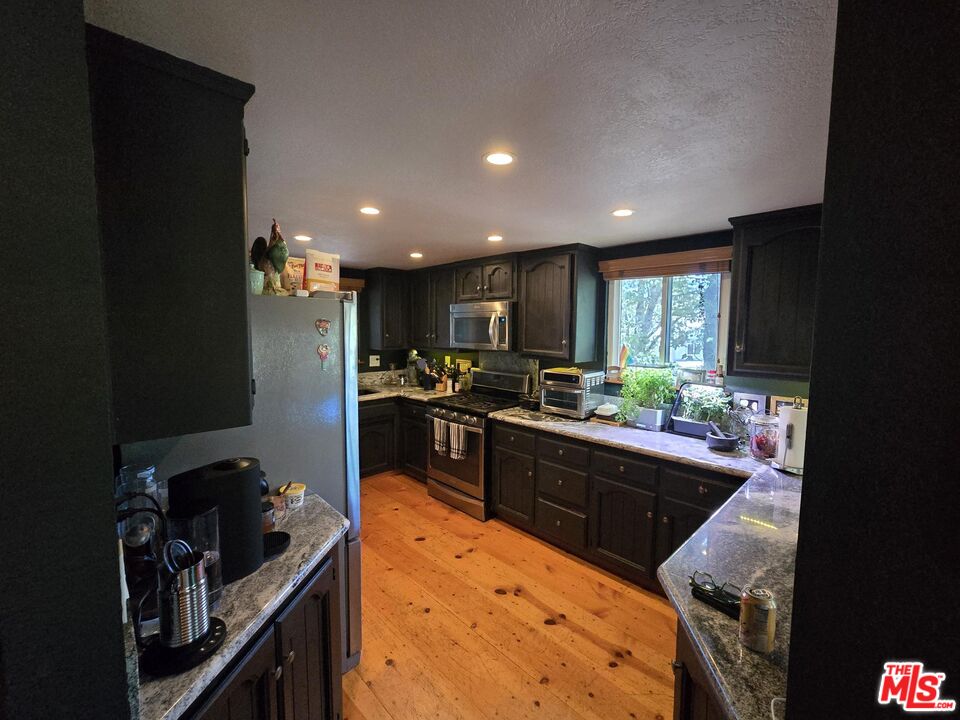 Crestline, California, 92325, United States, 5 Bedrooms Bedrooms, ,3 BathroomsBathrooms,Residential,For Sale,1907137