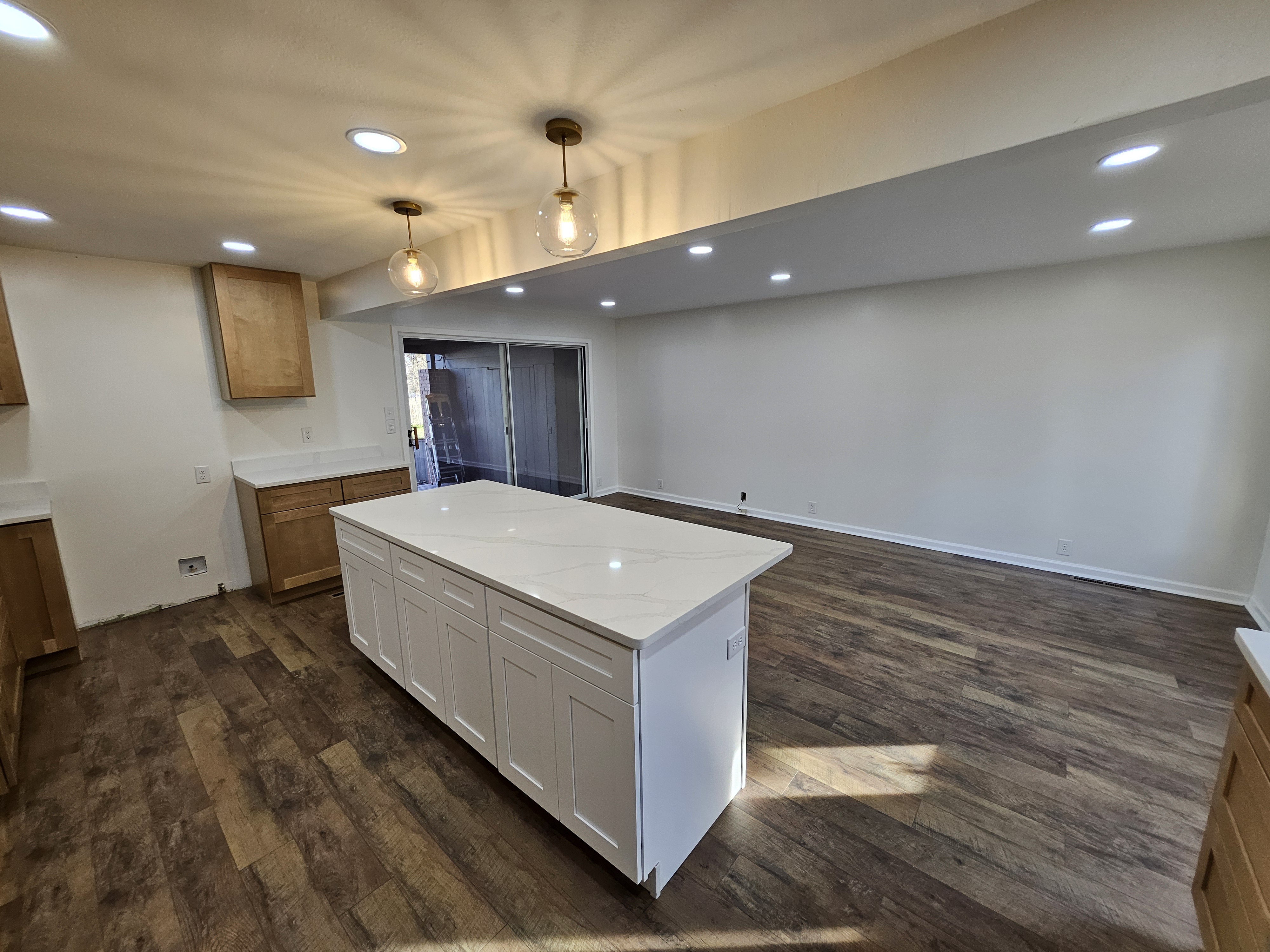 Monett, Missouri, 65708, United States, 4 Bedrooms Bedrooms, ,4 BathroomsBathrooms,Residential,For Sale,1998784