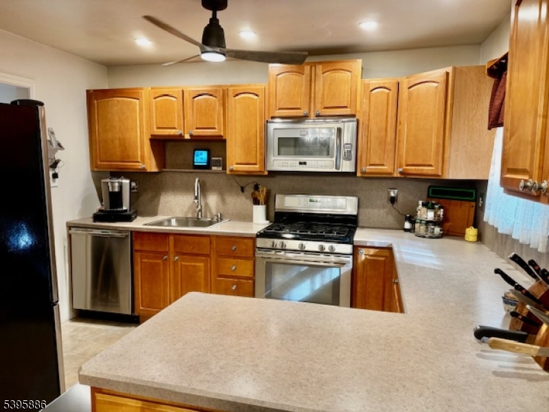 Mount Olive Twp., New Jersey, 07836, United States, 4 Bedrooms Bedrooms, ,2 BathroomsBathrooms,Residential,For Sale,1987785