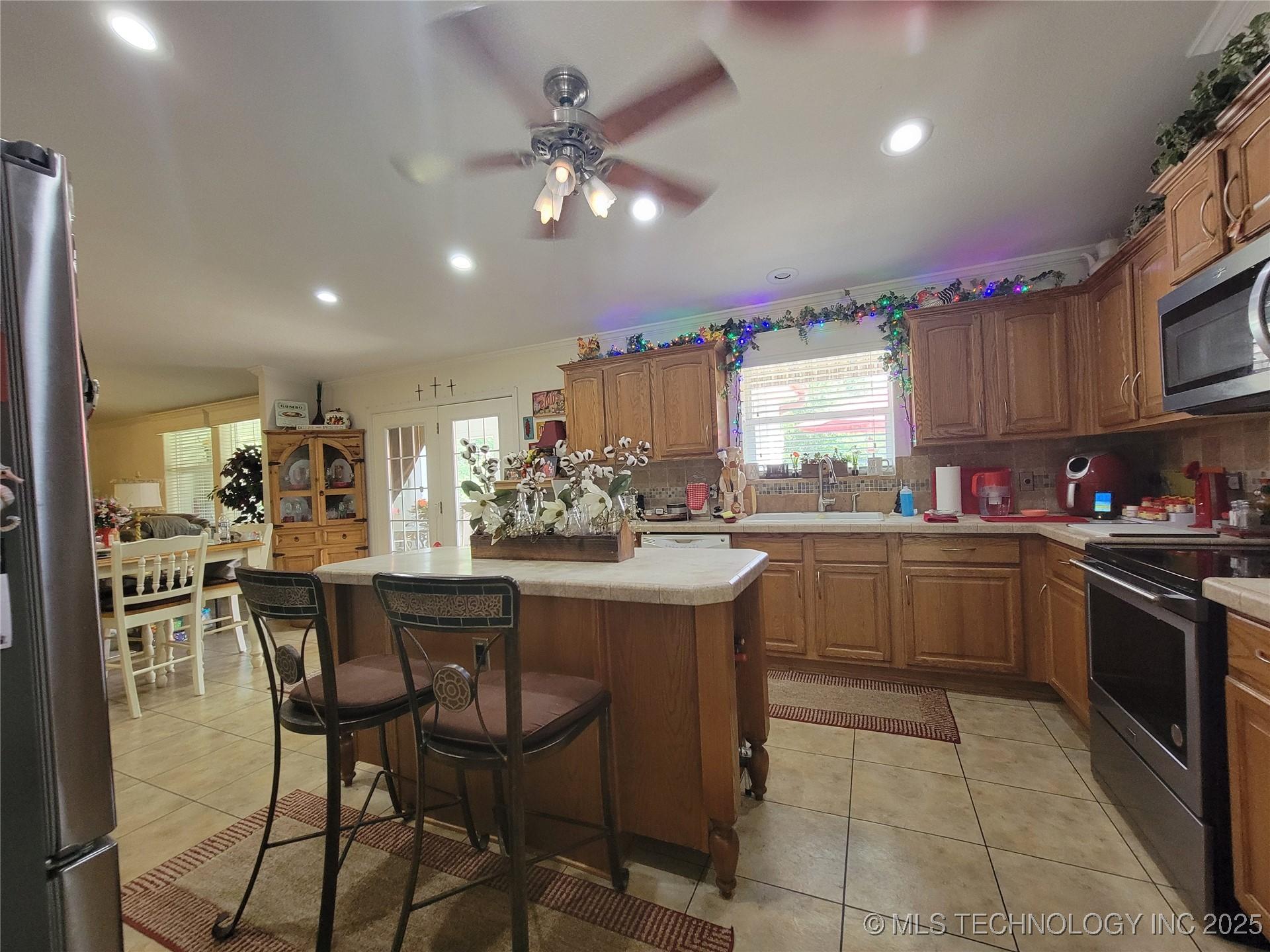 Gans, Oklahoma, 74936, United States, 4 Bedrooms Bedrooms, ,3 BathroomsBathrooms,Residential,For Sale,1981640