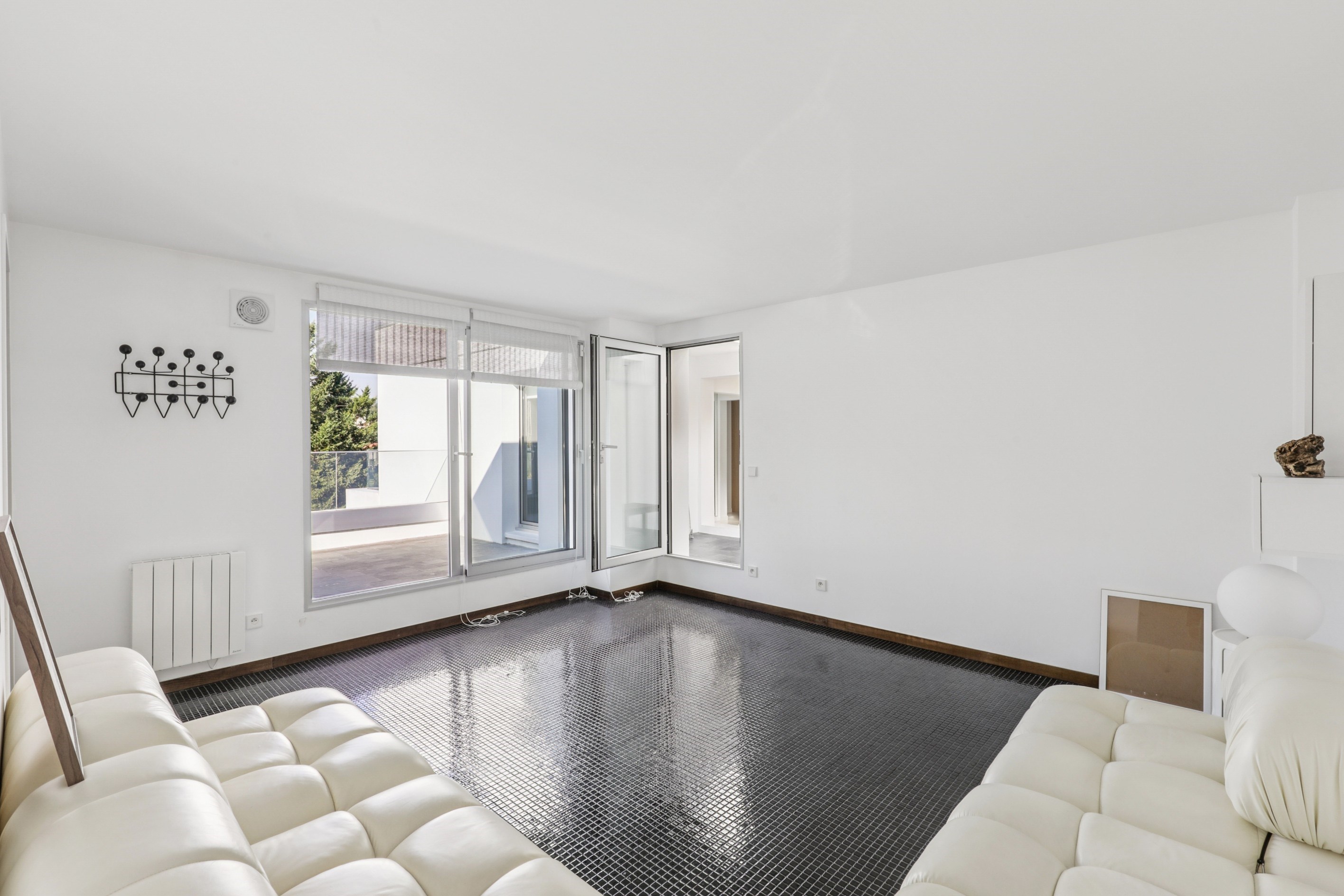  Bougival Town Centre – Contemporary Family Home with Infinity Pool, Expansive T… - 物件實景