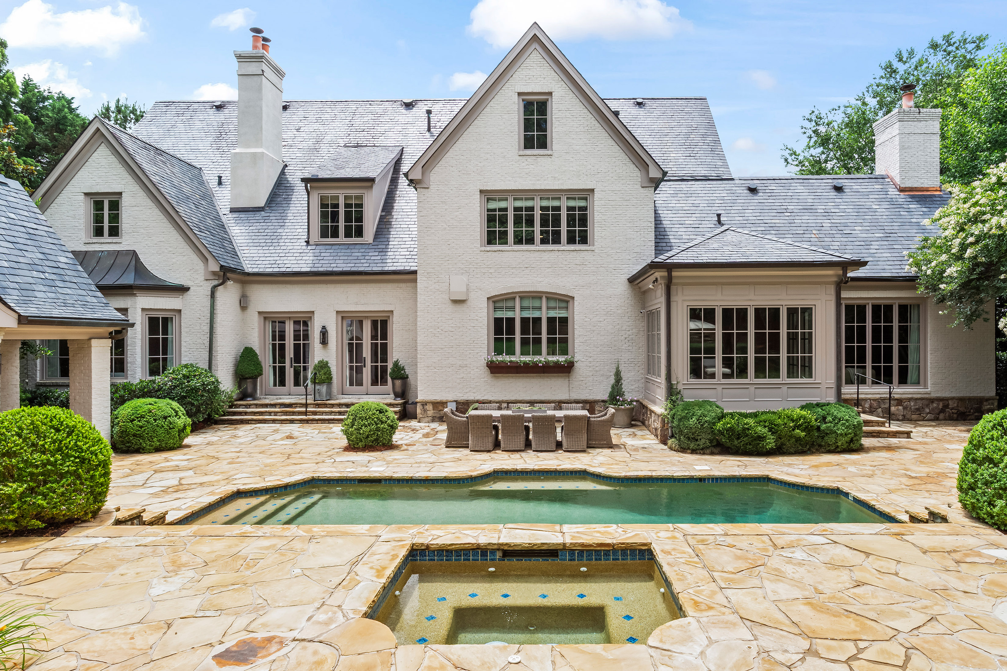  Stunning Custom-designed Home with Exceptional Indoor-Outdoor Living - 物件實景