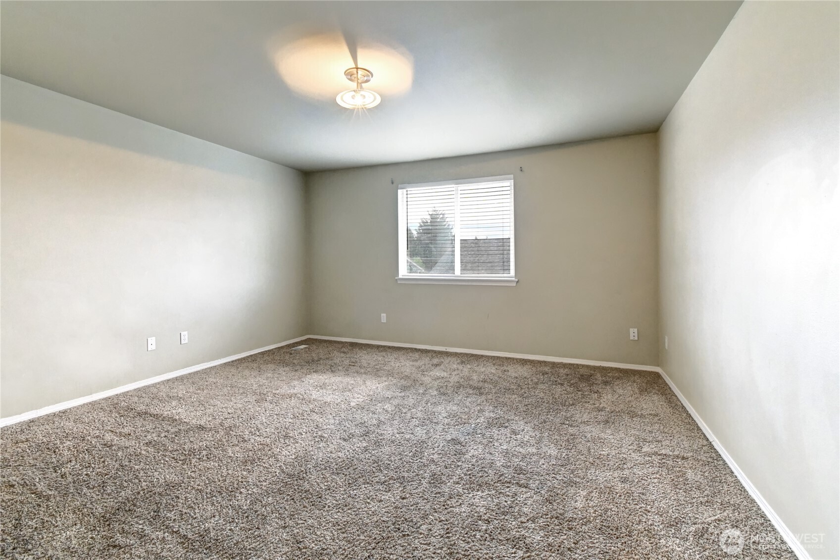 Covington, Washington, 98042, United States, 5 Bedrooms Bedrooms, ,3 BathroomsBathrooms,Residential,For Sale,2002094