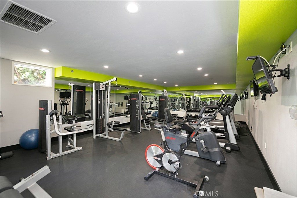 Huntington Beach, California, 92646, United States, 2 Bedrooms Bedrooms, ,2 BathroomsBathrooms,Residential,For Sale,1939014