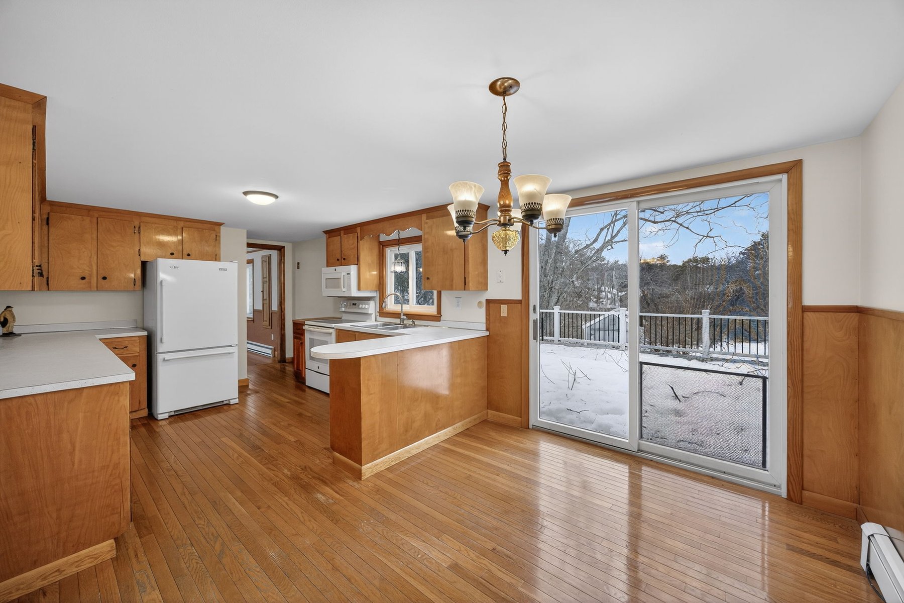 Cul-de-Sac Privacy in North Truro with Deck, Garage, and Expansive Yard - 物件實景