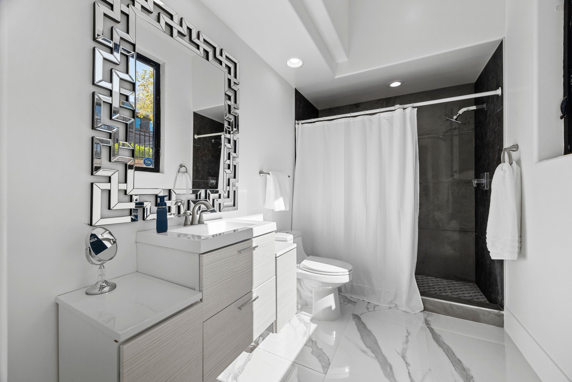  Elevated Custom Living in MacDonald Highlands with Views - 物件實景