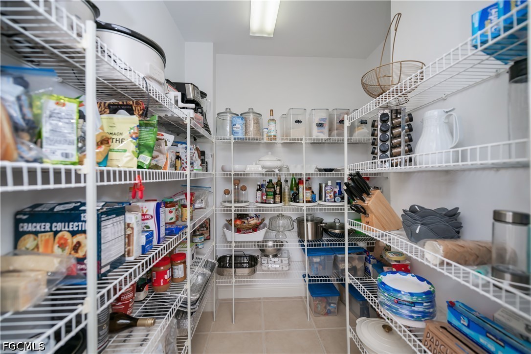 Fort Myers, Florida, 33901, United States, 3 Bedrooms Bedrooms, ,2 BathroomsBathrooms,Residential,For Sale,2037285