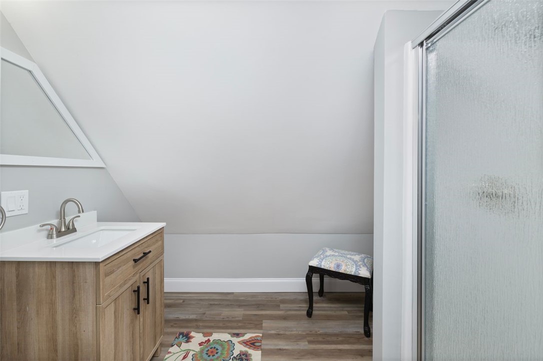 Tiverton, Rhode Island, 02878, United States, 4 Bedrooms Bedrooms, ,2 BathroomsBathrooms,Residential,For Sale,1992829