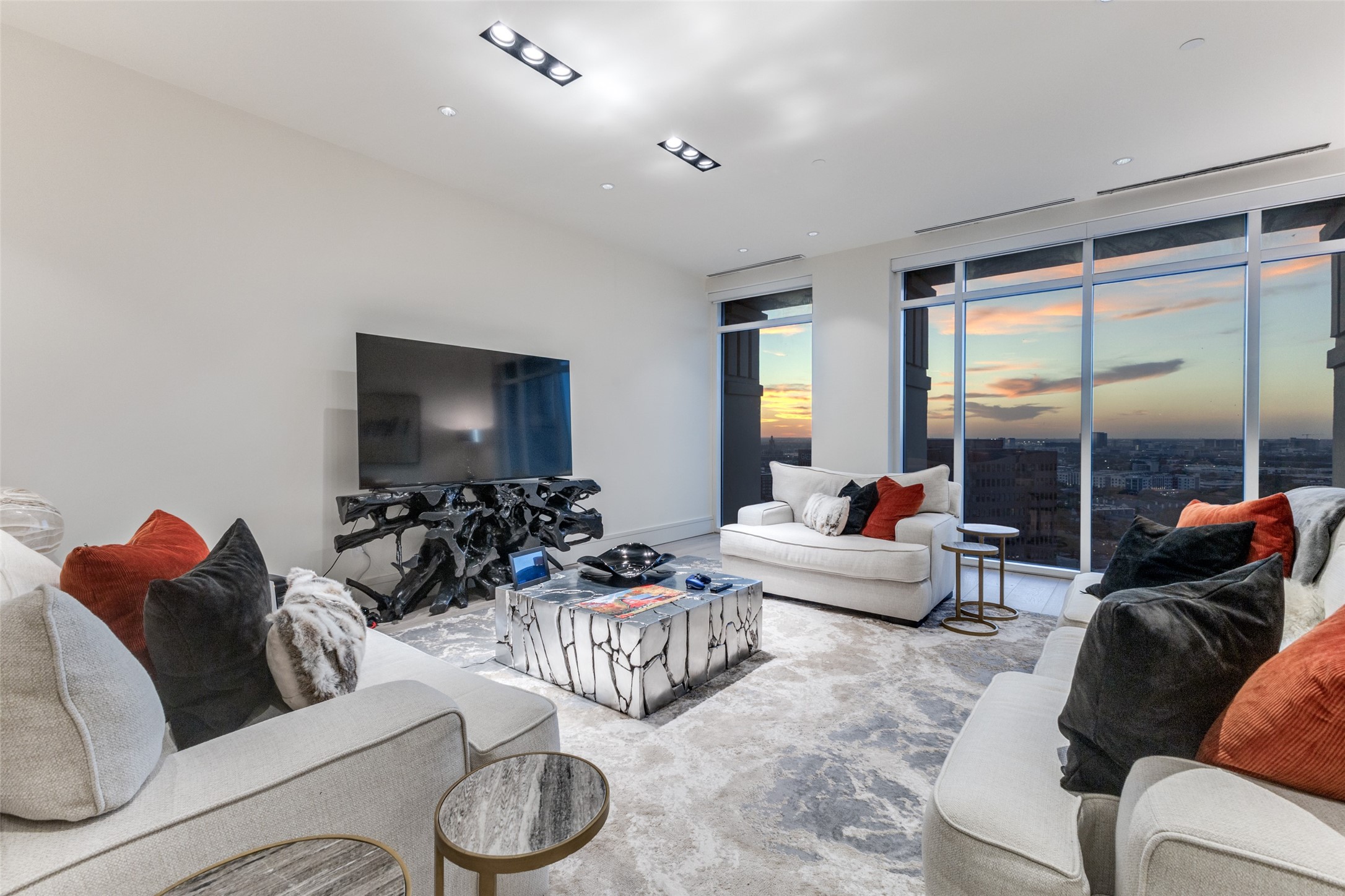 Dallas, Texas, 75219, United States, 3 Bedrooms Bedrooms, ,4 BathroomsBathrooms,Residential,For Sale,1993502