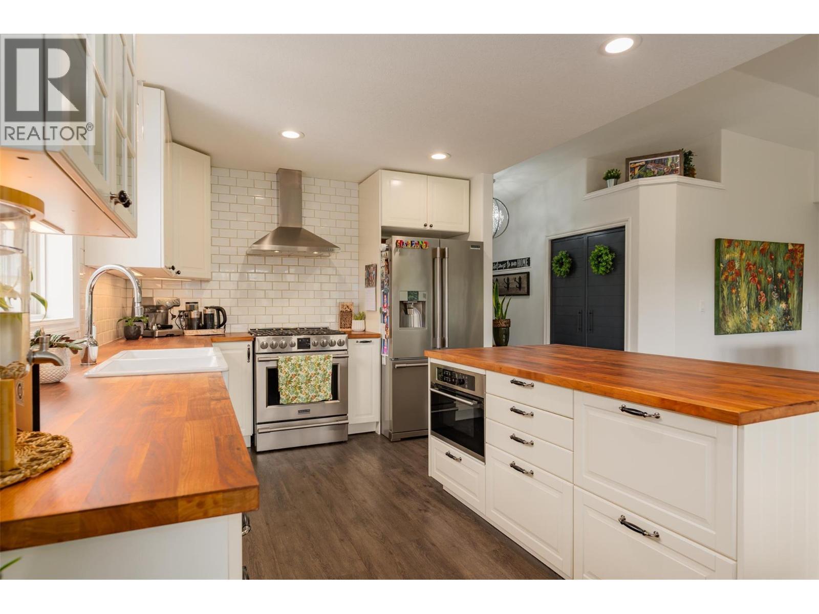 CASTLEGAR, British Columbia, V1N 3Z1, CA, 5 Bedrooms Bedrooms, ,3 BathroomsBathrooms,Residential,For Sale,1918005