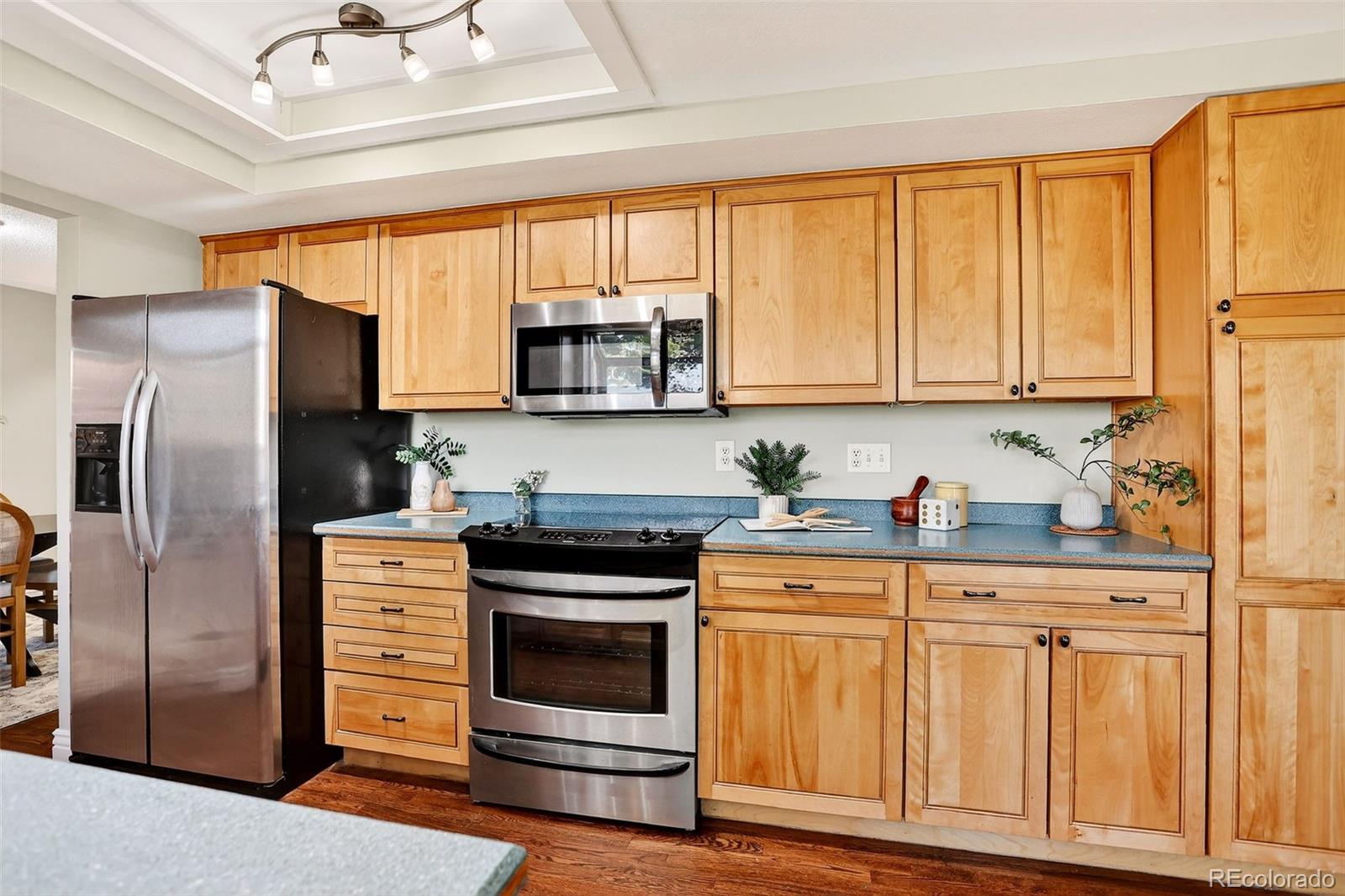 Littleton, Colorado, 80127, United States, 4 Bedrooms Bedrooms, ,2 BathroomsBathrooms,Residential,For Sale,2003001