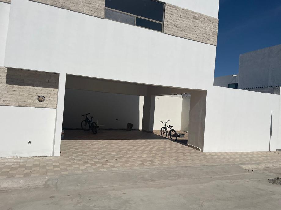 Calle Lobo, Torreón, Coahuila de Zaragoza, 27023, Mexico, 3 Bedrooms Bedrooms, ,3 BathroomsBathrooms,Residential,For Sale,Calle Lobo,1672111