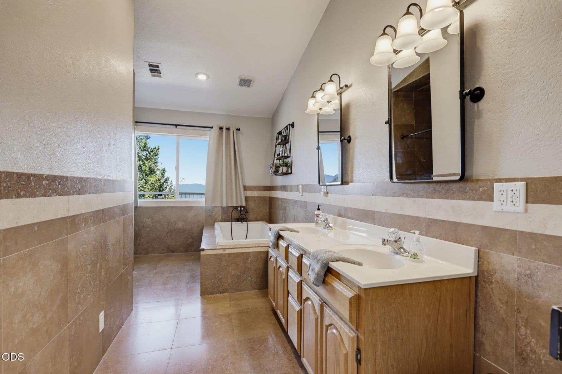  7036 Griffin Lane Jacksonville, OR 97530 - 物件實景