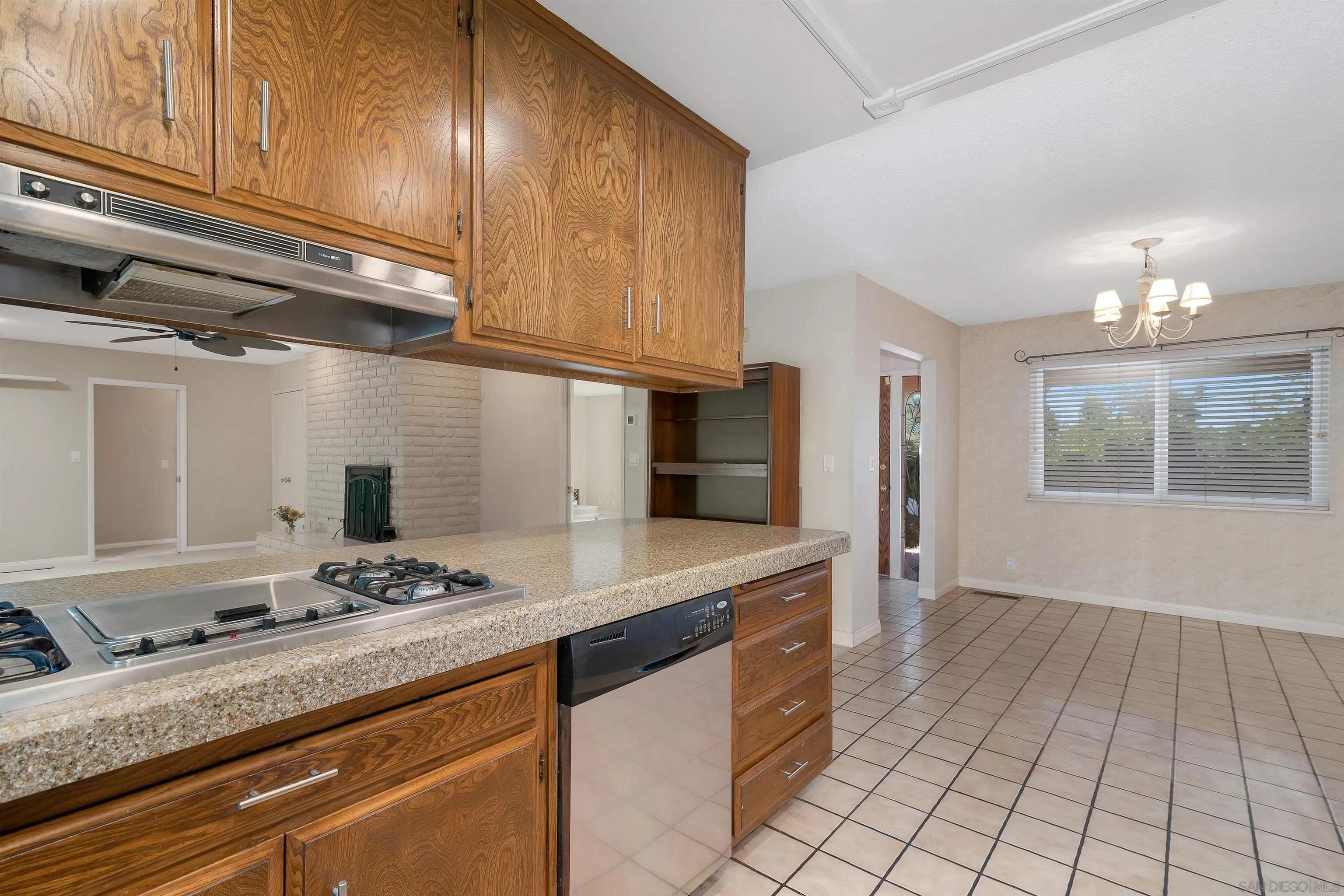 Escondido, California, 92025, United States, 3 Bedrooms Bedrooms, ,2 BathroomsBathrooms,Residential,For Sale,1940921