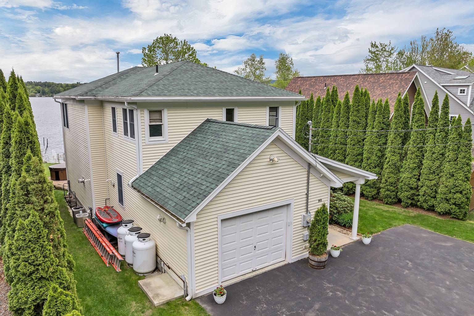 Laconia, New Hampshire, 03246, United States, 5 Bedrooms Bedrooms, ,3 BathroomsBathrooms,Residential,For Sale,1826870