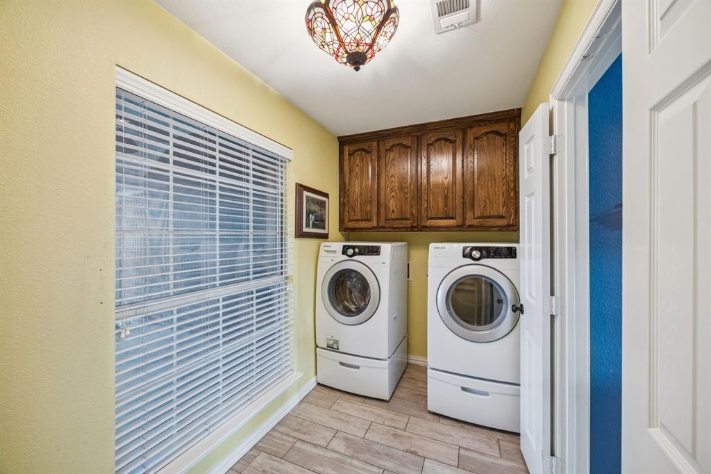 Lavon, Texas, 75166, United States, 4 Bedrooms Bedrooms, ,2 BathroomsBathrooms,Residential,For Sale,1865641