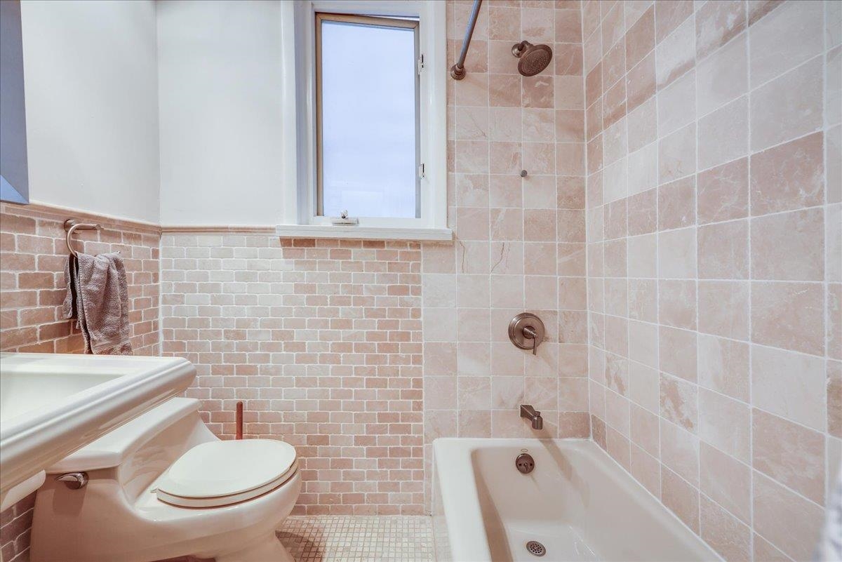 Jersey City, New Jersey, 07307, United States, 5 Bedrooms Bedrooms, ,2 BathroomsBathrooms,Residential,For Sale,1988239