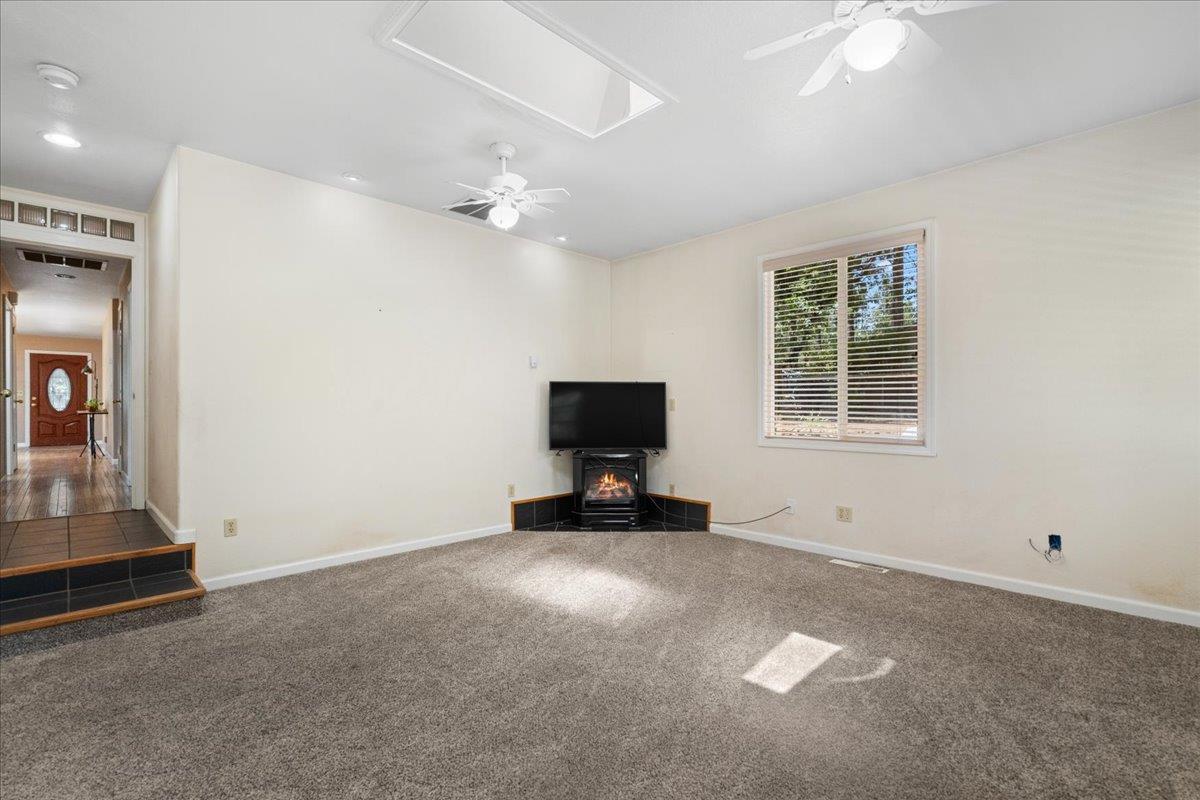 Grass Valley, California, 95949, United States, 3 Bedrooms Bedrooms, ,3 BathroomsBathrooms,Residential,For Sale,1928766
