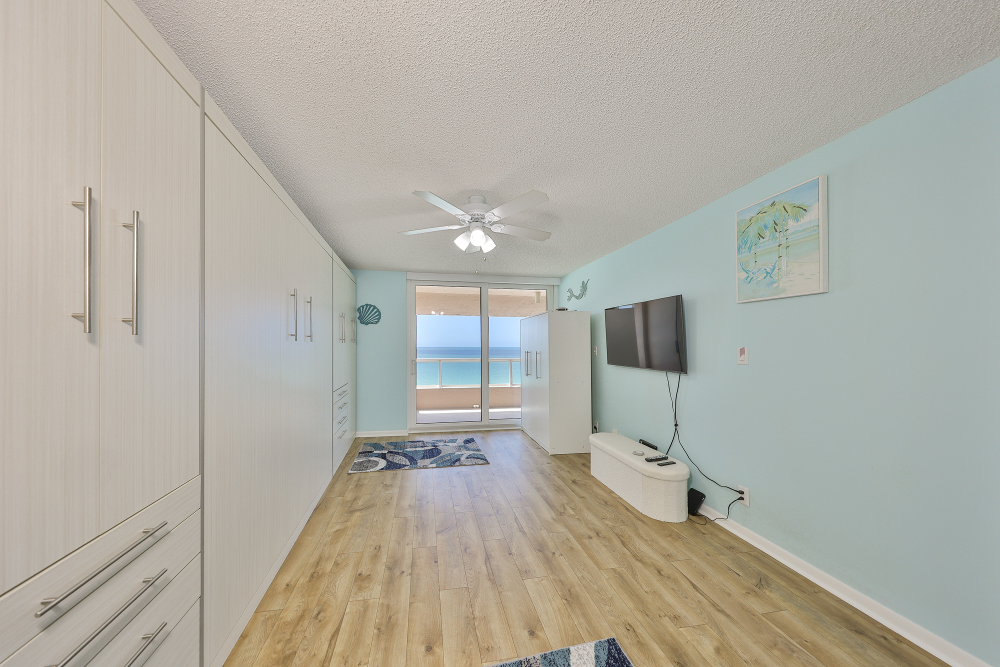 Clearwater Beach, Florida, 33767, United States, 1 Bedroom Bedrooms, ,2 BathroomsBathrooms,Residential,For Sale,1977672