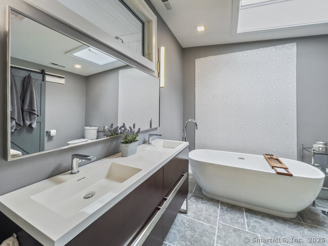 New Fairfield, Connecticut, 06812, United States, 4 Bedrooms Bedrooms, ,4 BathroomsBathrooms,Residential,For Sale,1837226