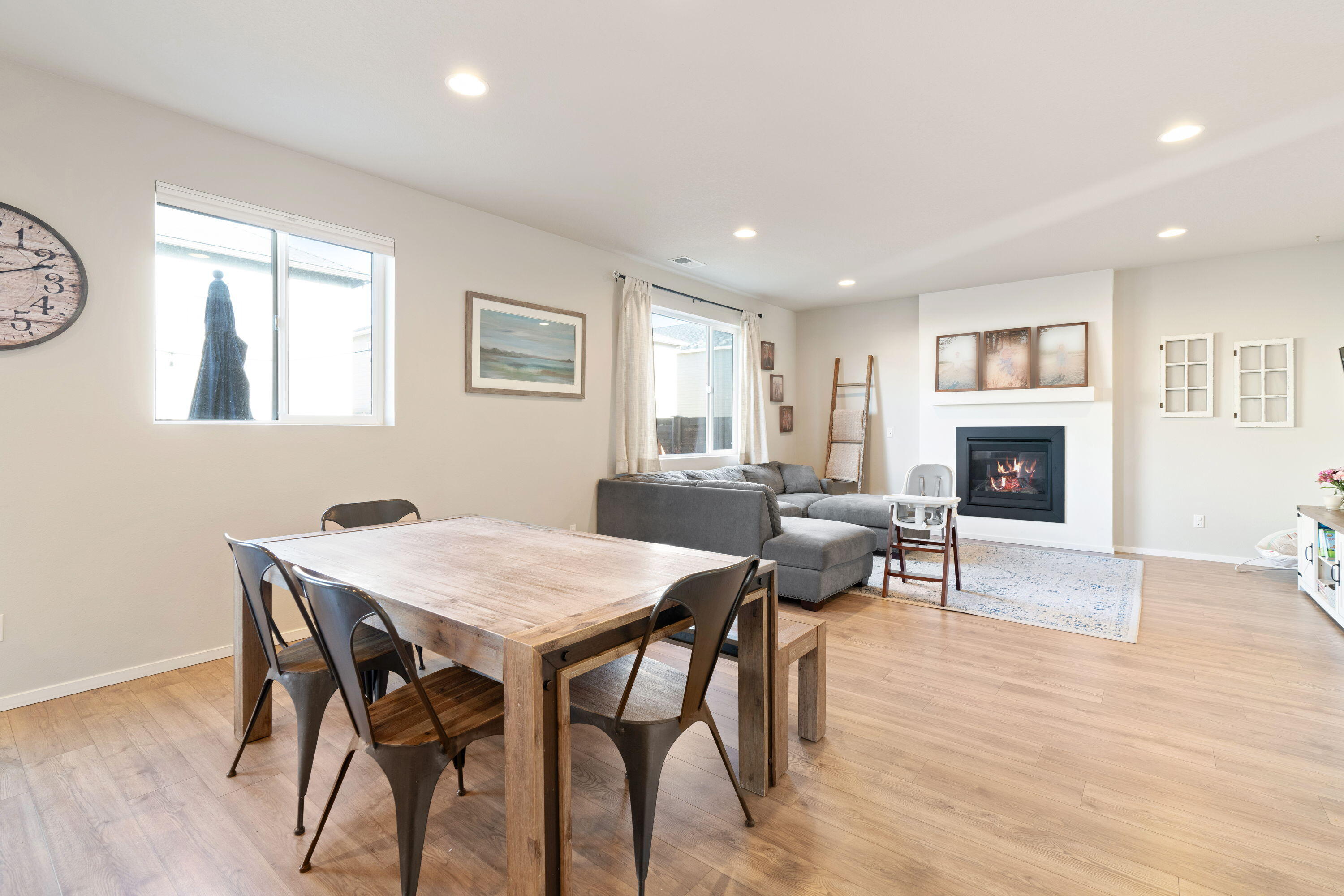 Bend, Oregon, 97702, United States, 5 Bedrooms Bedrooms, ,3 BathroomsBathrooms,Residential,For Sale,1696575