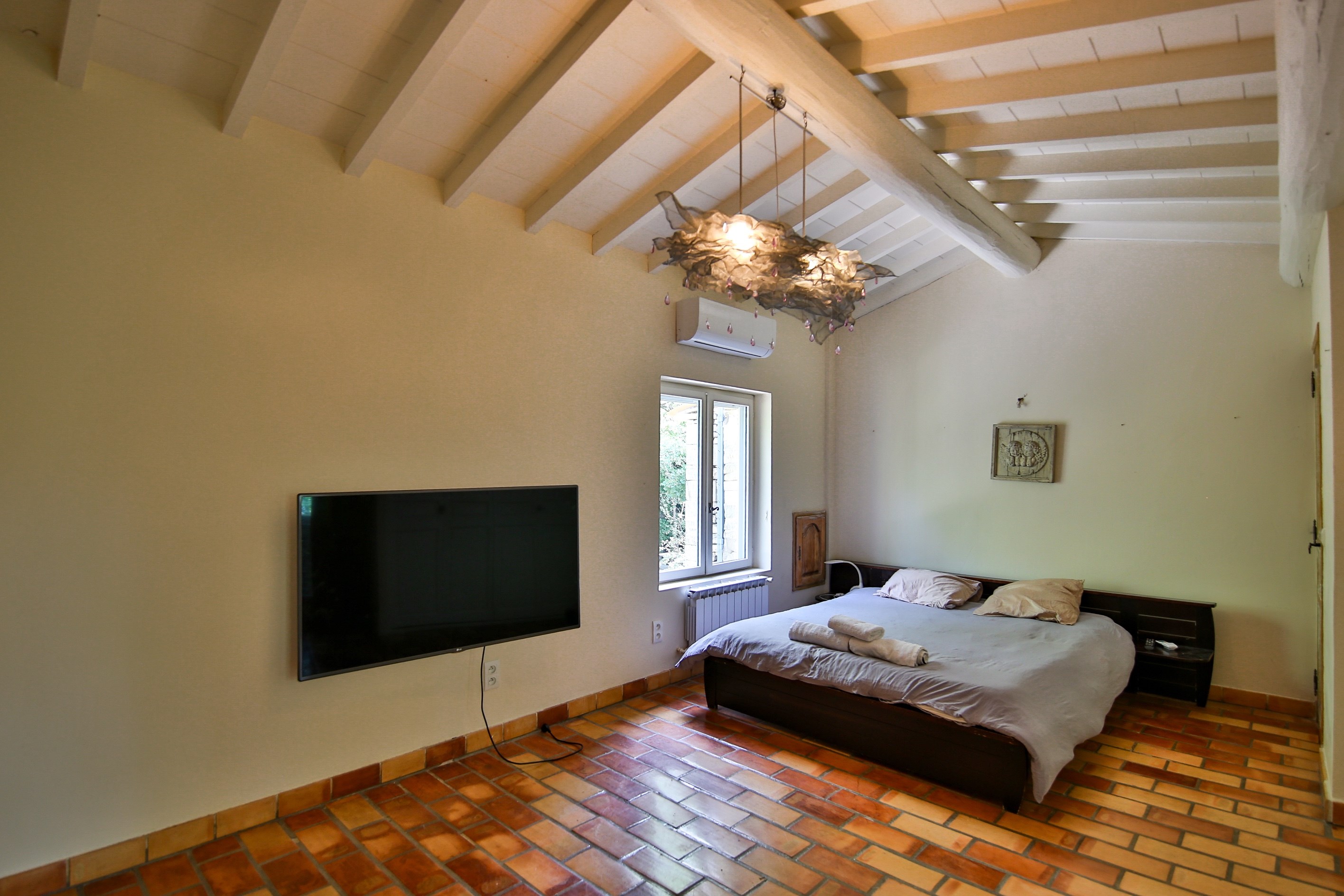  Elegant stone property in the heart of the Luberon