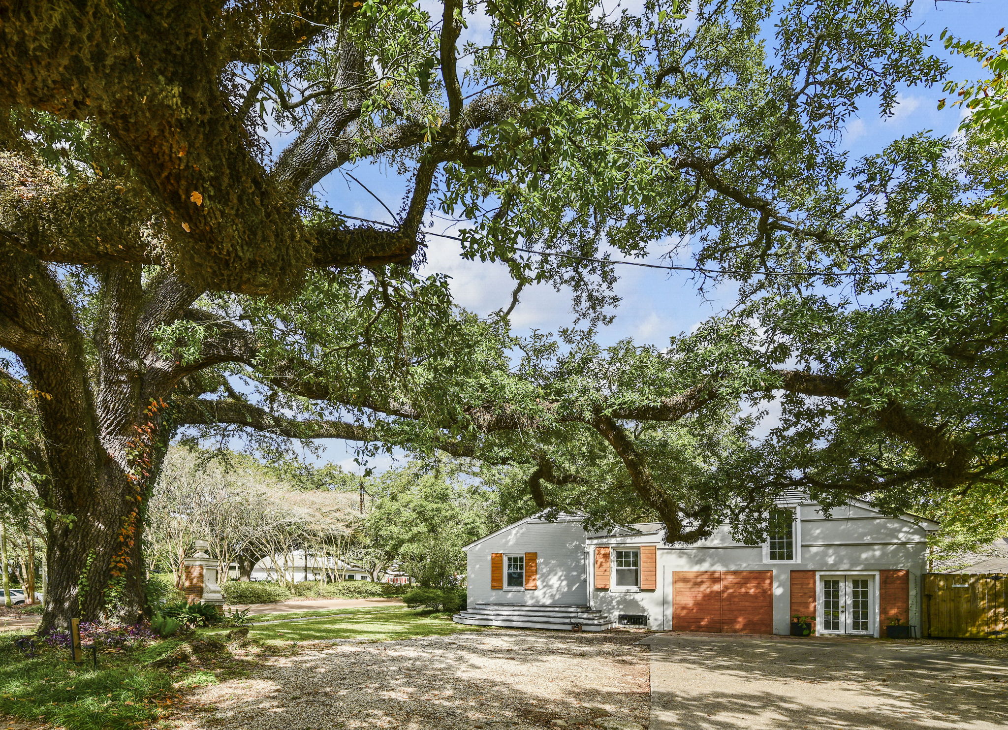 Baton Rouge, Louisiana, 70808, United States, 4 Bedrooms Bedrooms, ,3 BathroomsBathrooms,Residential,For Sale,2000446