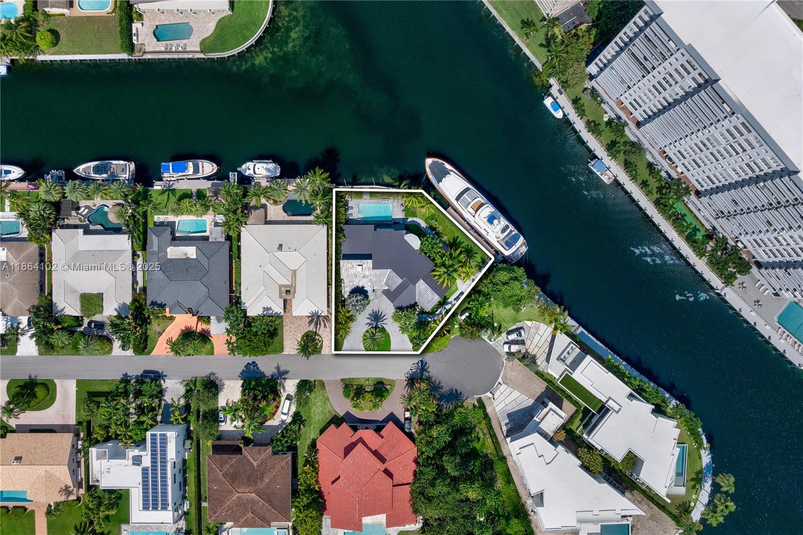 Hallandale Beach, Florida, 33009, United States, 4 Bedrooms Bedrooms, ,4 BathroomsBathrooms,Residential,For Sale,1940372