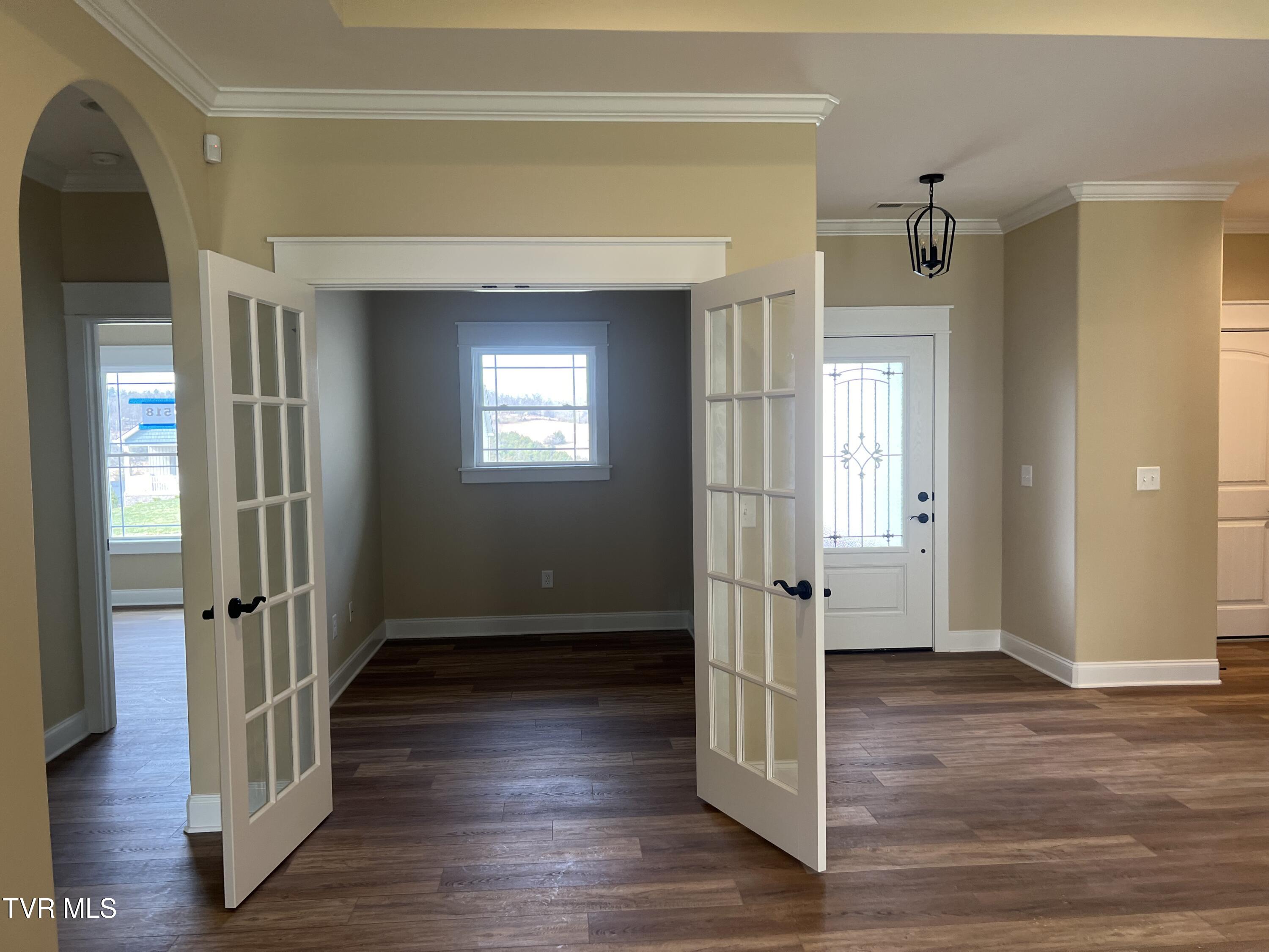 Jonesborough, Tennessee, 37659, United States, 3 Bedrooms Bedrooms, ,2 BathroomsBathrooms,Residential,For Sale,2008840