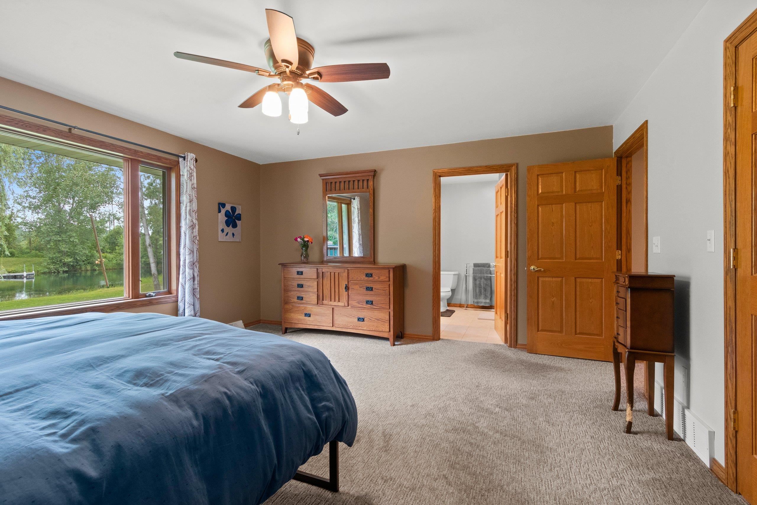 DE PERE, Wisconsin, 54115, United States, 3 Bedrooms Bedrooms, ,4 BathroomsBathrooms,Residential,For Sale,1912239