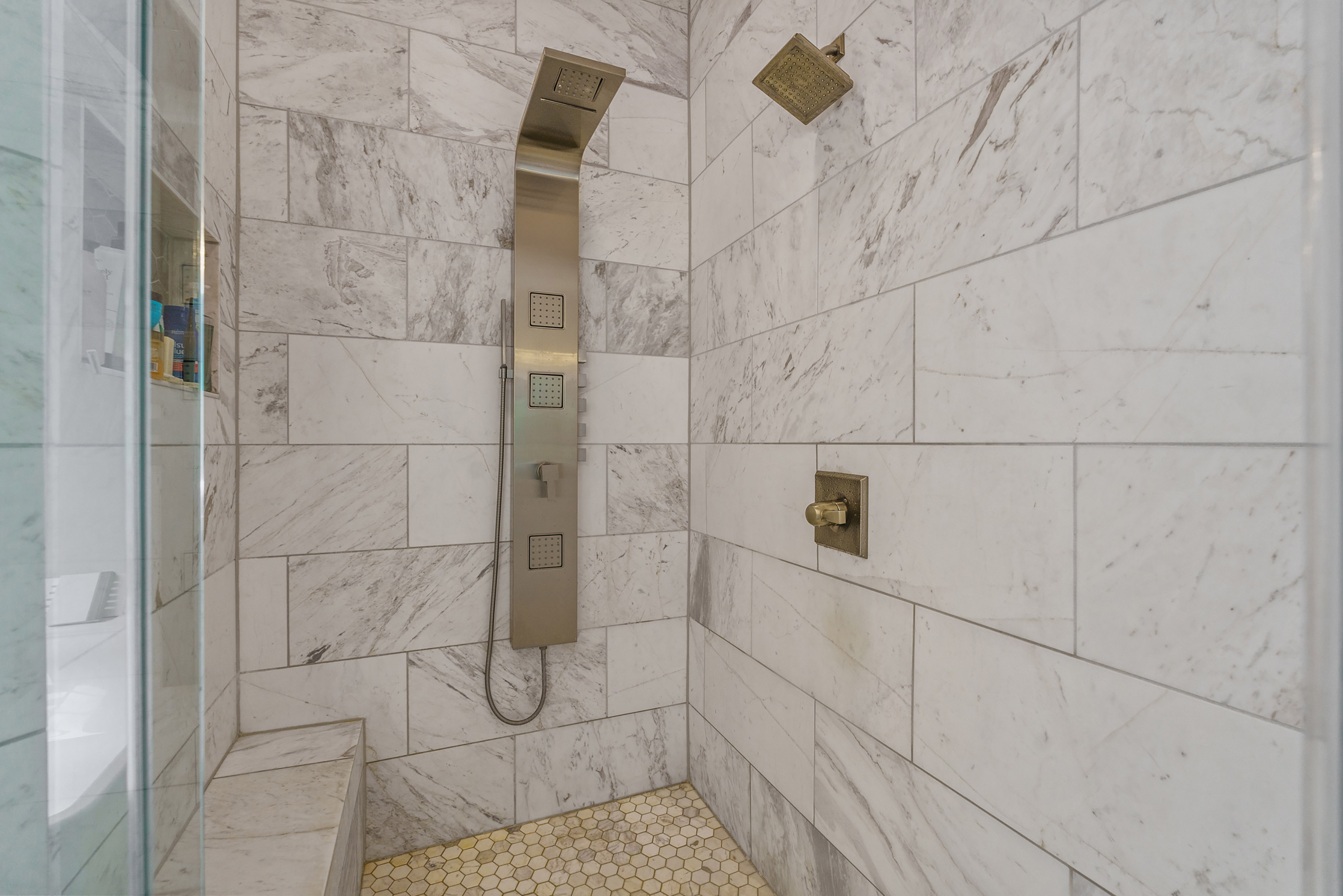  Experience Elevated Living in this Exceptional Estate-Style Residence - 物件實景