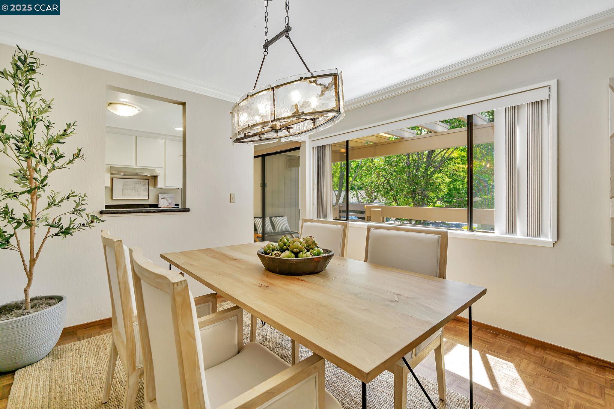 Walnut Creek, California, 94595, United States, 3 Bedrooms Bedrooms, ,2 BathroomsBathrooms,Residential,For Sale,1924398