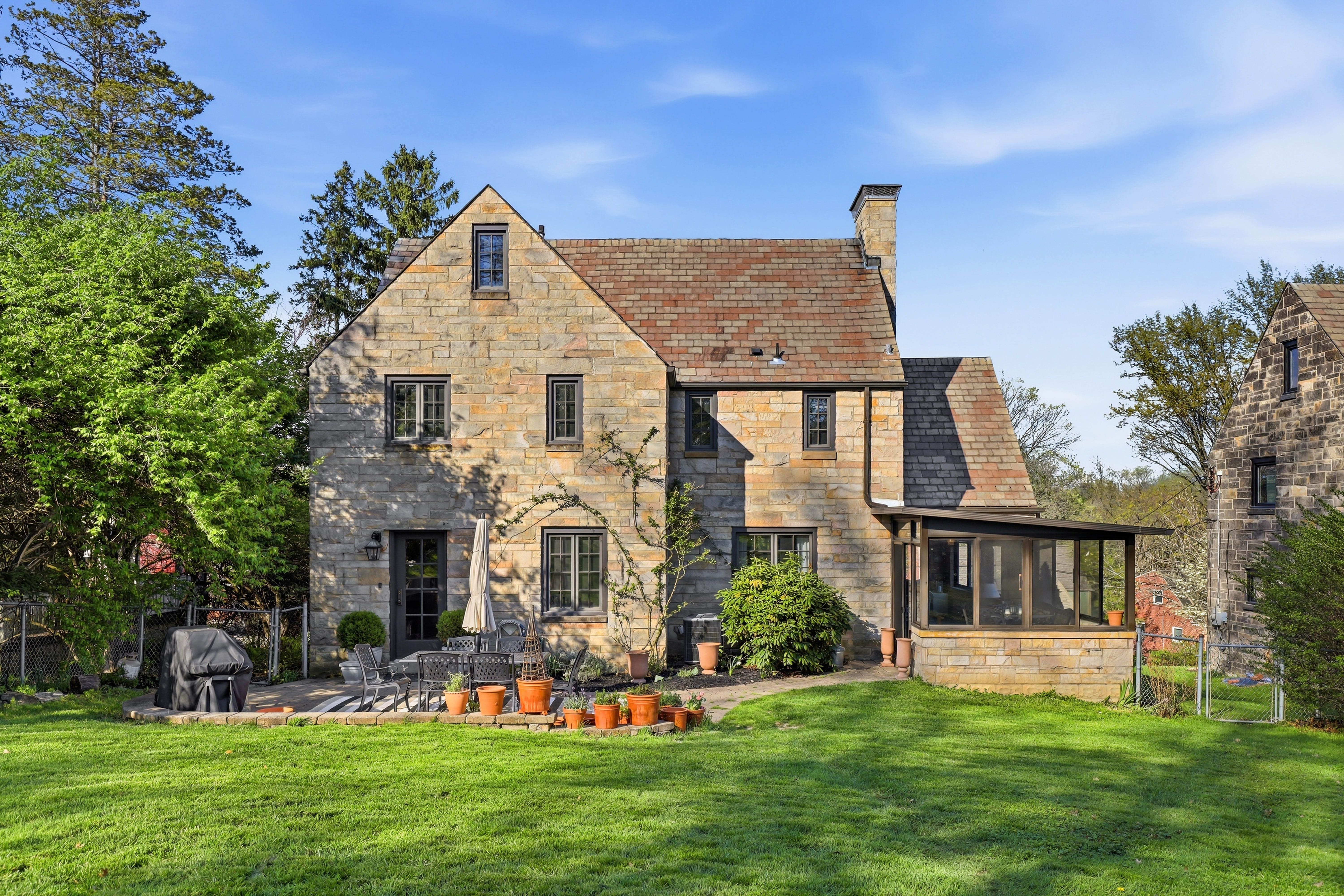  552 Greenhurst Dr, Pittsburgh, PA 15243 - 物件實景