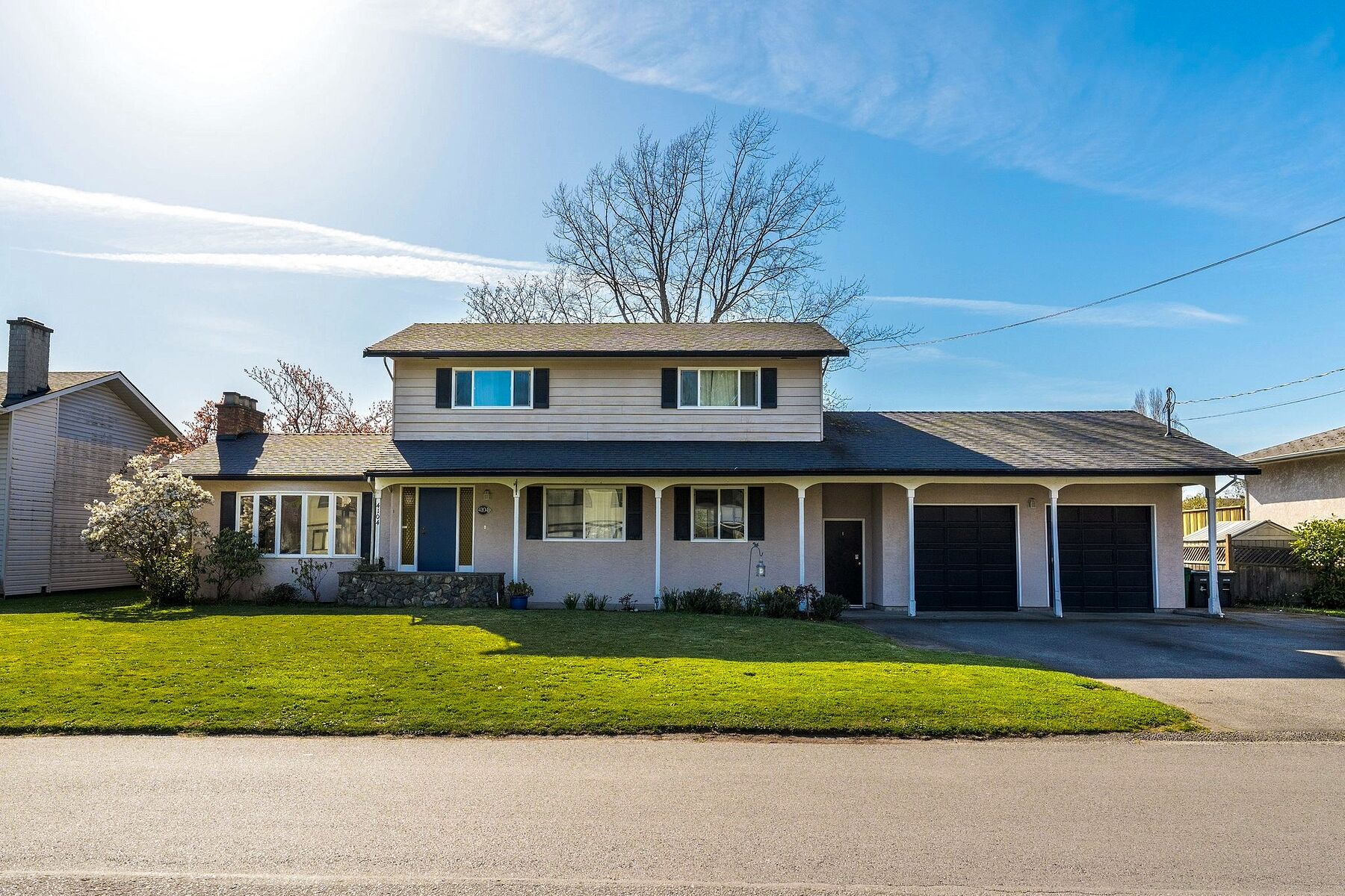  Gordon Head Family Home - 物件實景