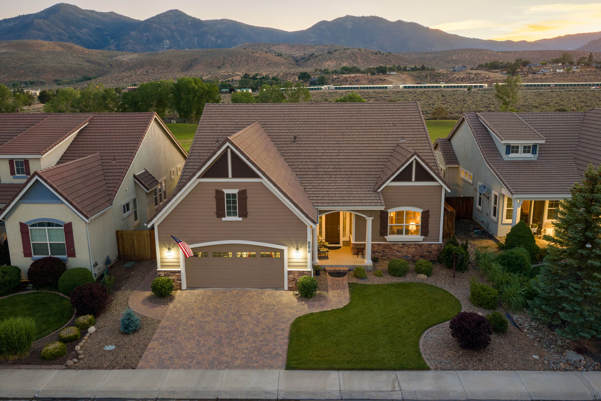  Refined Minden Living with Designer Touches and Captivating Mountain Views - 物件實景