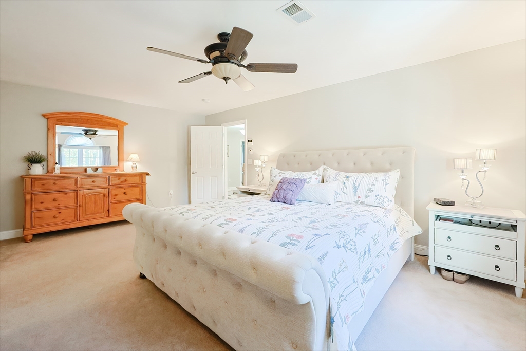 Northbridge, Massachusetts, 01534, United States, 4 Bedrooms Bedrooms, ,2 BathroomsBathrooms,Residential,For Sale,1977320