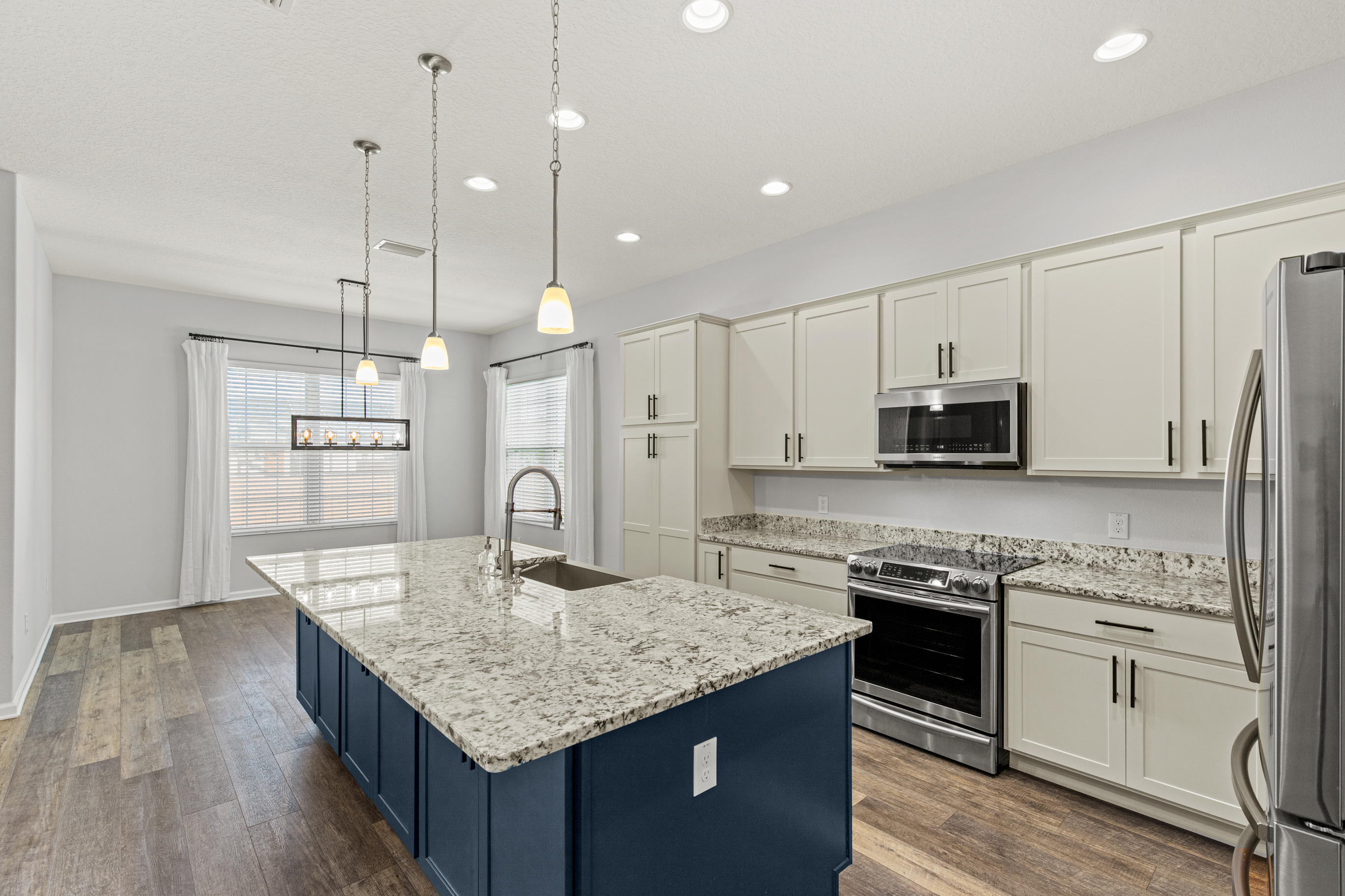 Oxford, Florida, 34484, United States, 3 Bedrooms Bedrooms, ,2 BathroomsBathrooms,Residential,For Sale,1989901