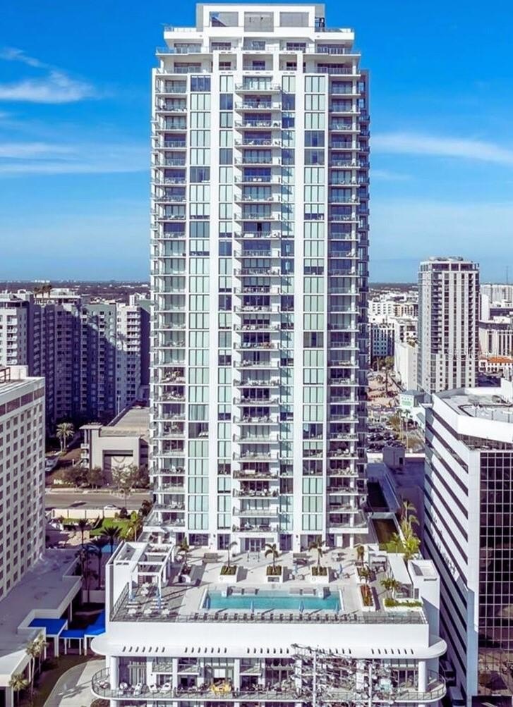 ST PETERSBURG, Florida, 33701, United States, 2 Bedrooms Bedrooms, ,3 BathroomsBathrooms,Residential,For Sale,1981835