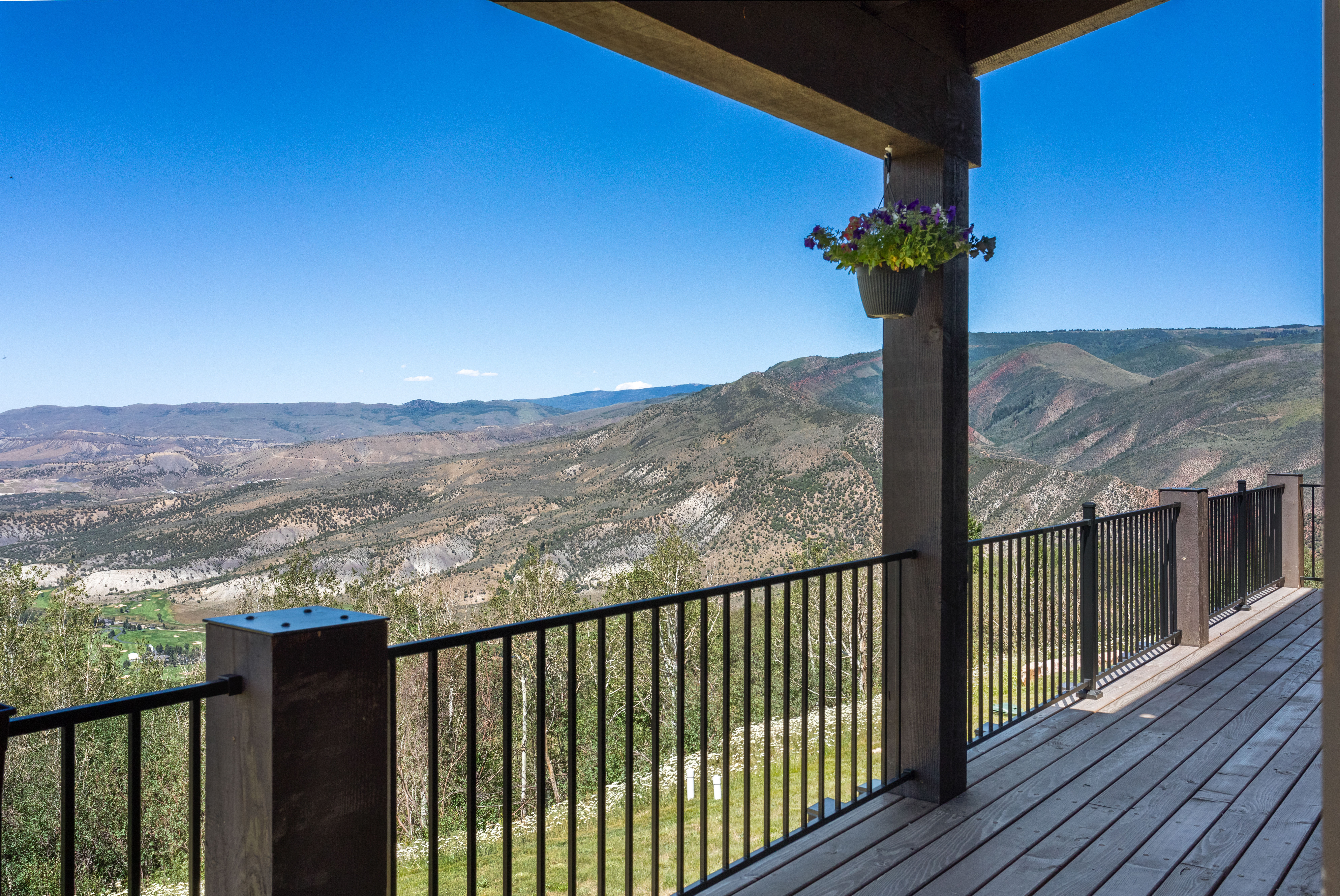  Timeless Mountain Architecture with Refined Craftsmanship - 物件實景
