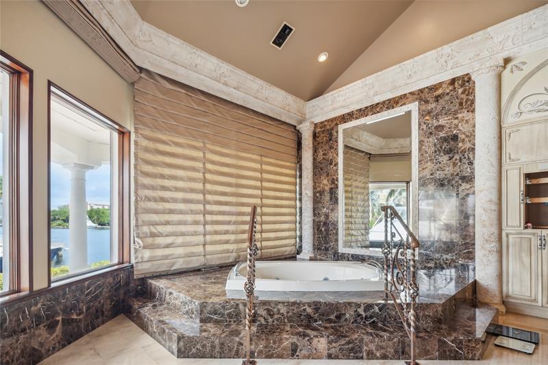 Lighthouse Point, Florida, 33064, United States, 8 Bedrooms Bedrooms, ,10 BathroomsBathrooms,Residential,For Sale,1804344