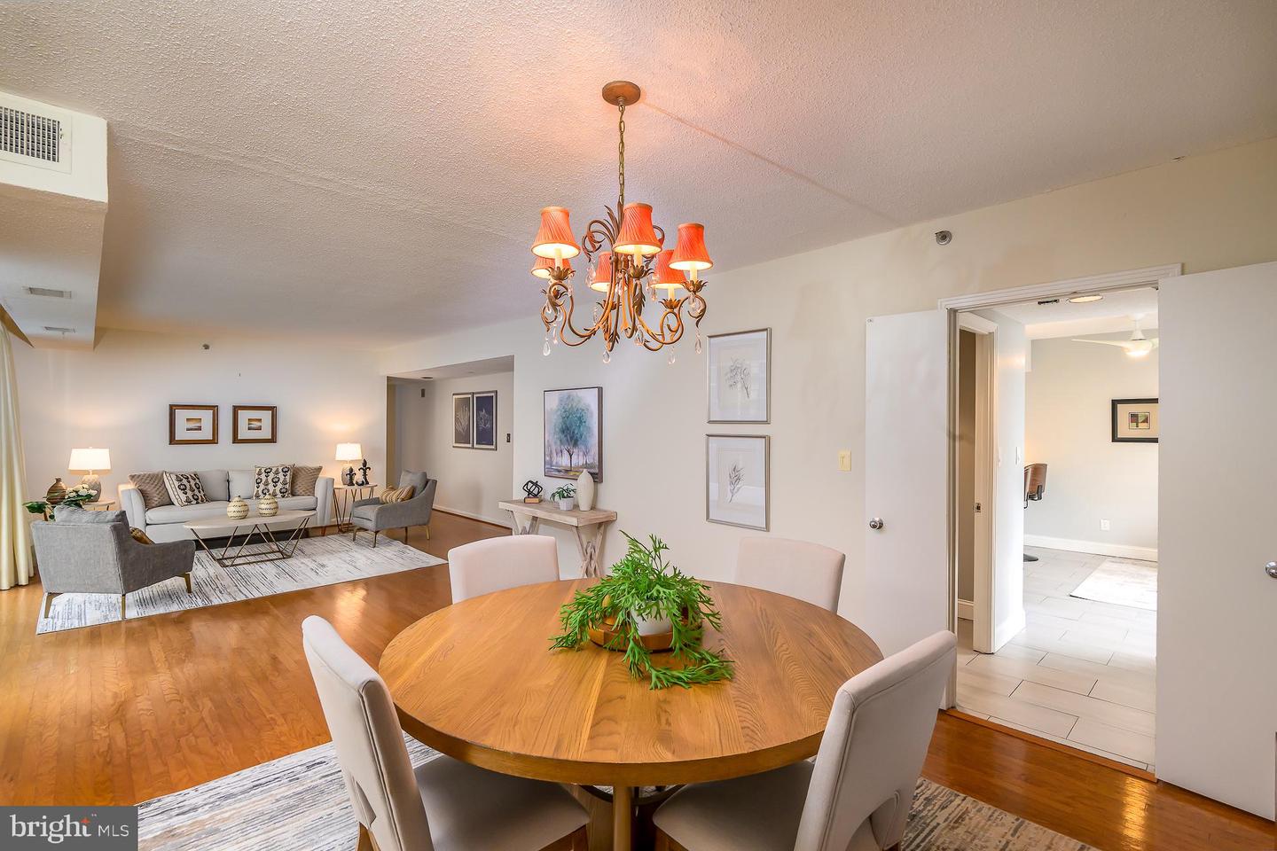 Arlington, Virginia, 22204, United States, 2 Bedrooms Bedrooms, ,2 BathroomsBathrooms,Residential,For Sale,1996960