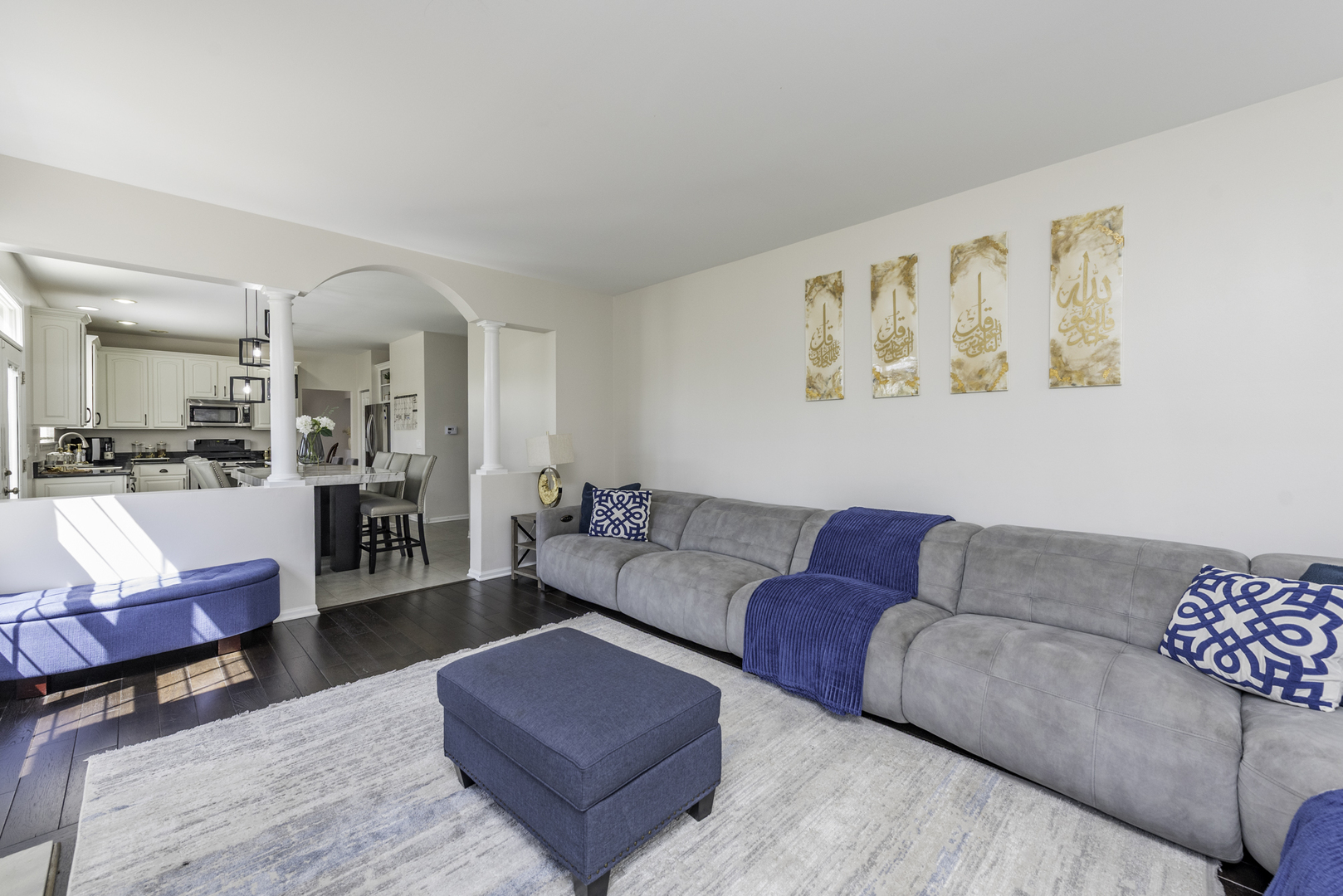 Lindenhurst, Illinois, 60046, United States, 5 Bedrooms Bedrooms, ,3 BathroomsBathrooms,Residential,For Sale,1971263