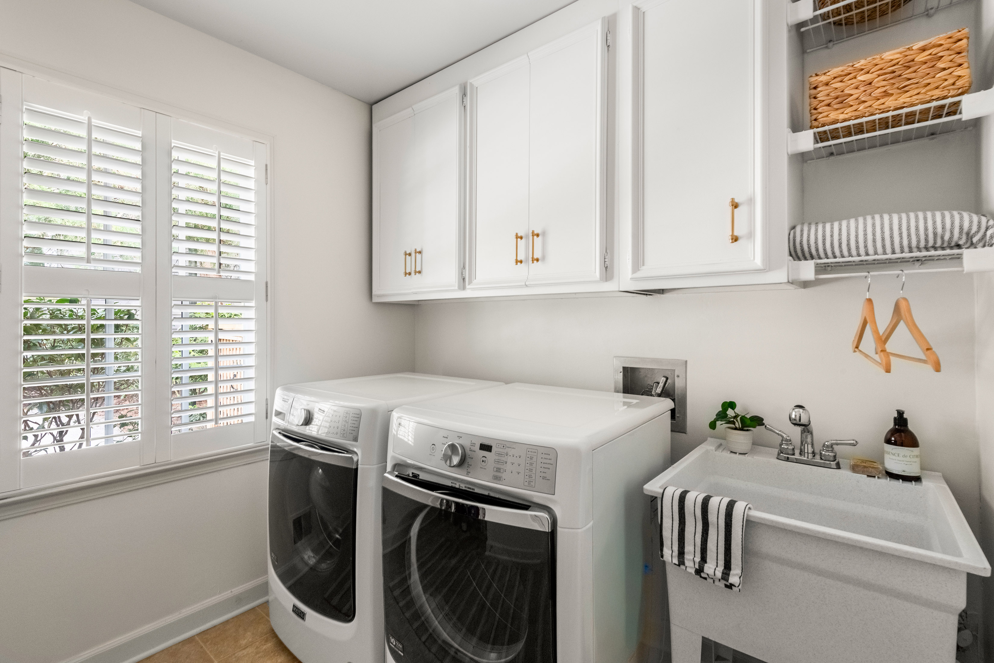  Beautifully Reimagined and Meticulously Maintained Home - 物件實景