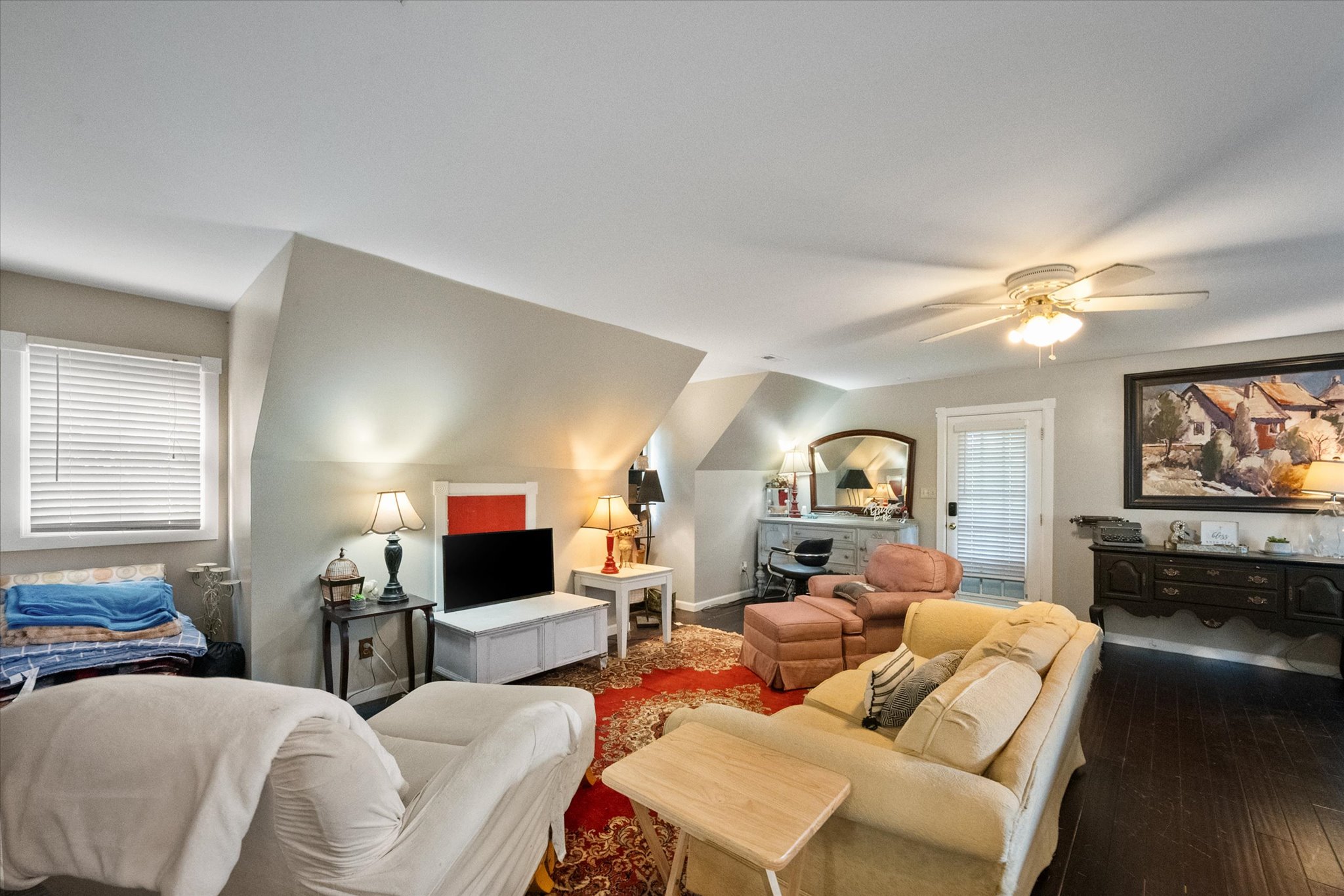 Shelbyville, Kentucky, 40065, United States, 4 Bedrooms Bedrooms, ,3 BathroomsBathrooms,Residential,For Sale,1986481