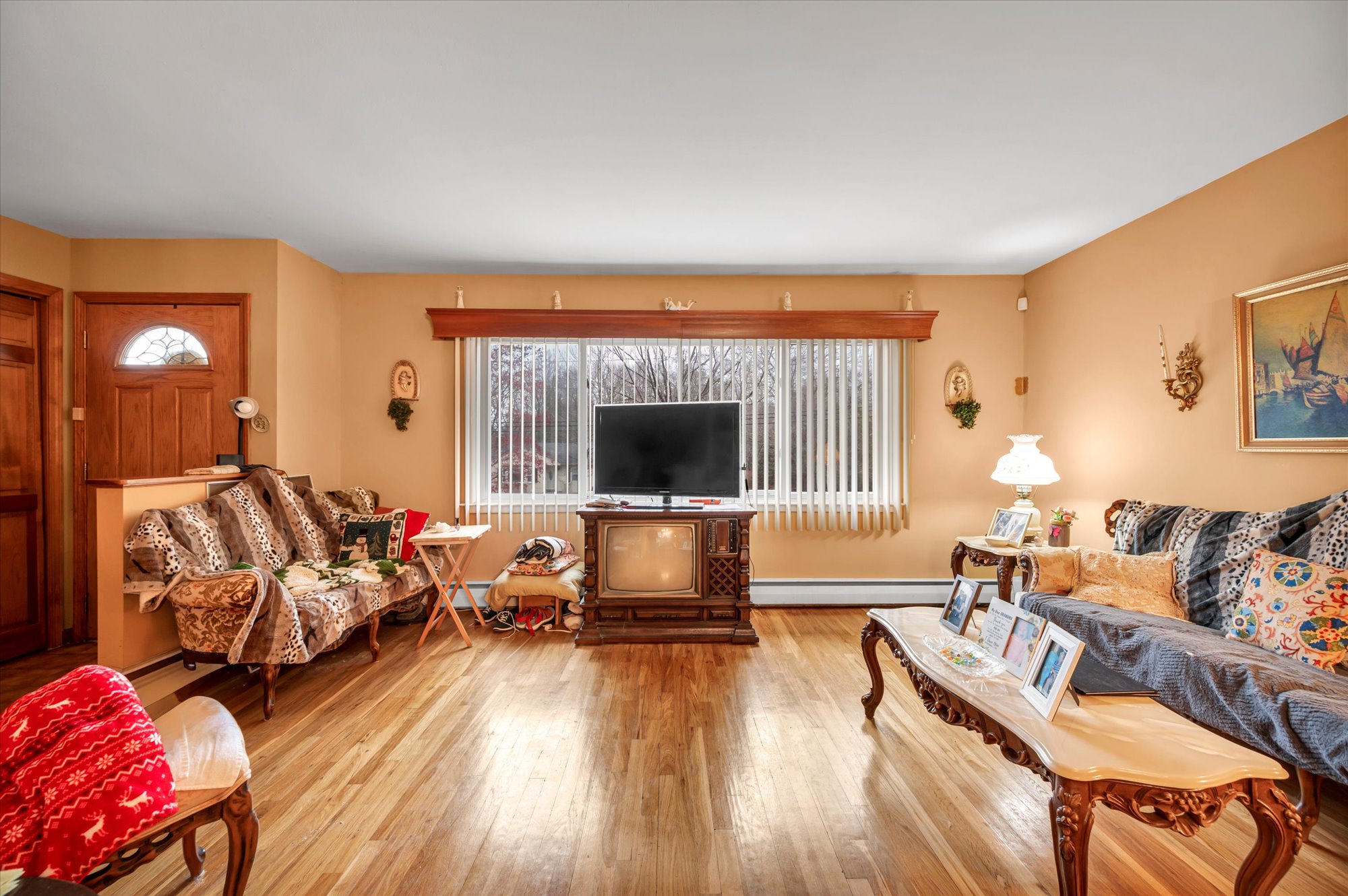 Trumbull, Connecticut, 06611, United States, 3 Bedrooms Bedrooms, ,2 BathroomsBathrooms,Residential,For Sale,1999196