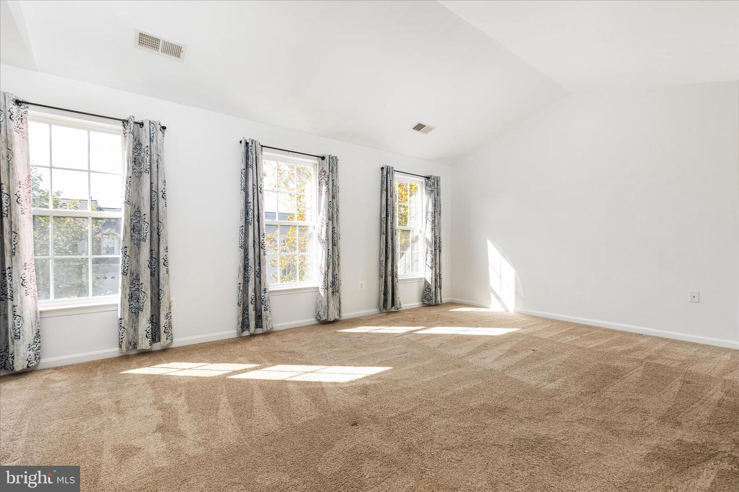 Round Hill, Virginia, 20141, United States, 4 Bedrooms Bedrooms, ,4 BathroomsBathrooms,Residential,For Sale,1987727