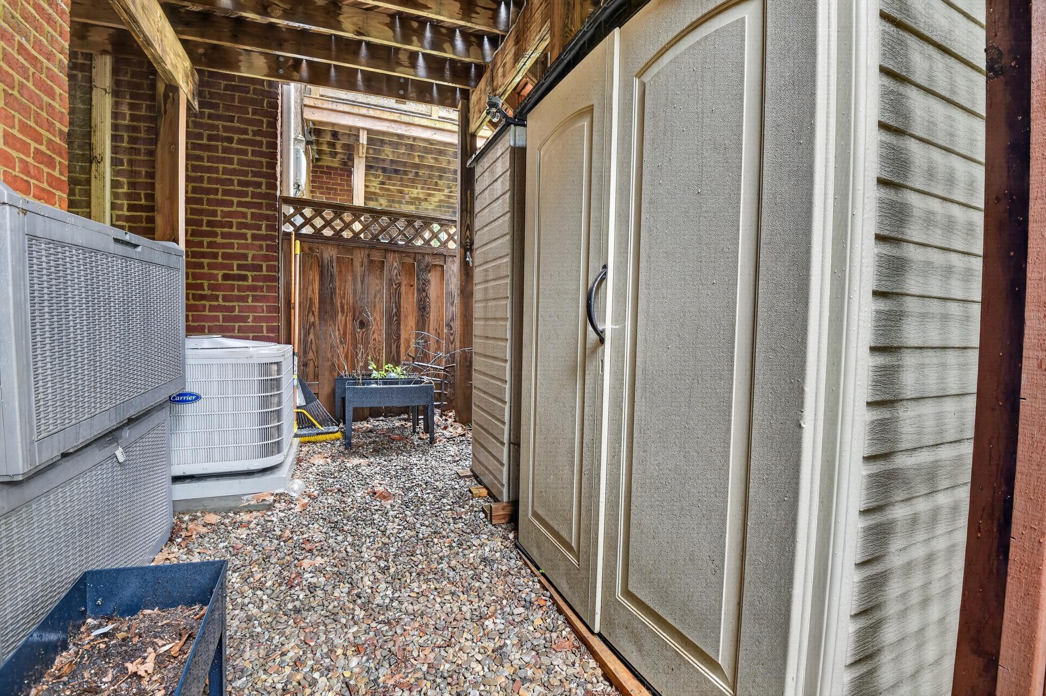  105 Crofton Hill Lane, Rockville, MD, 20850 - 物件實景
