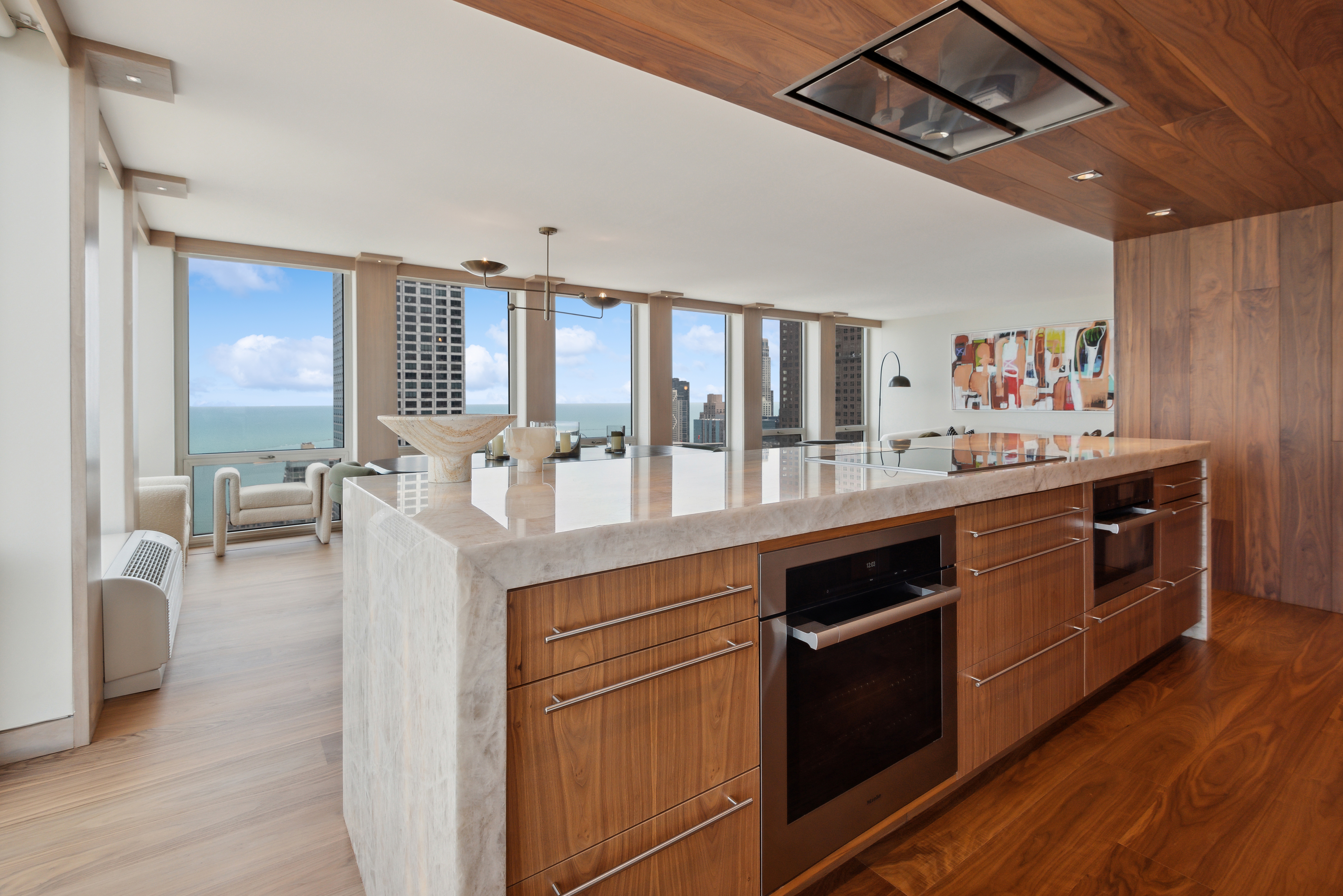  Absolutely Stunning, Penthouse Level Furnished Condo - 物件實景