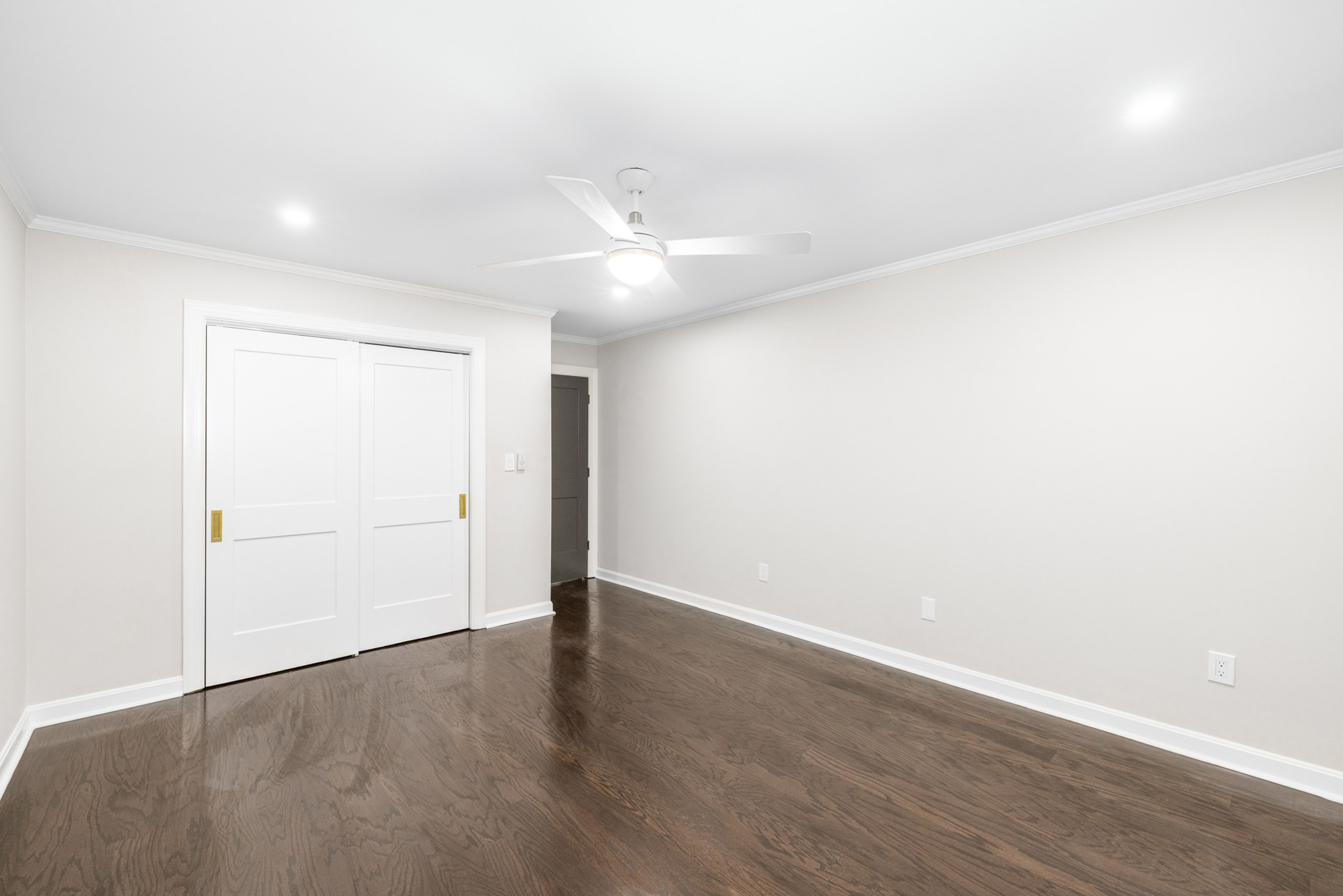  Meticulous Top to Bottom Renovation in Mooregate Square - 物件實景